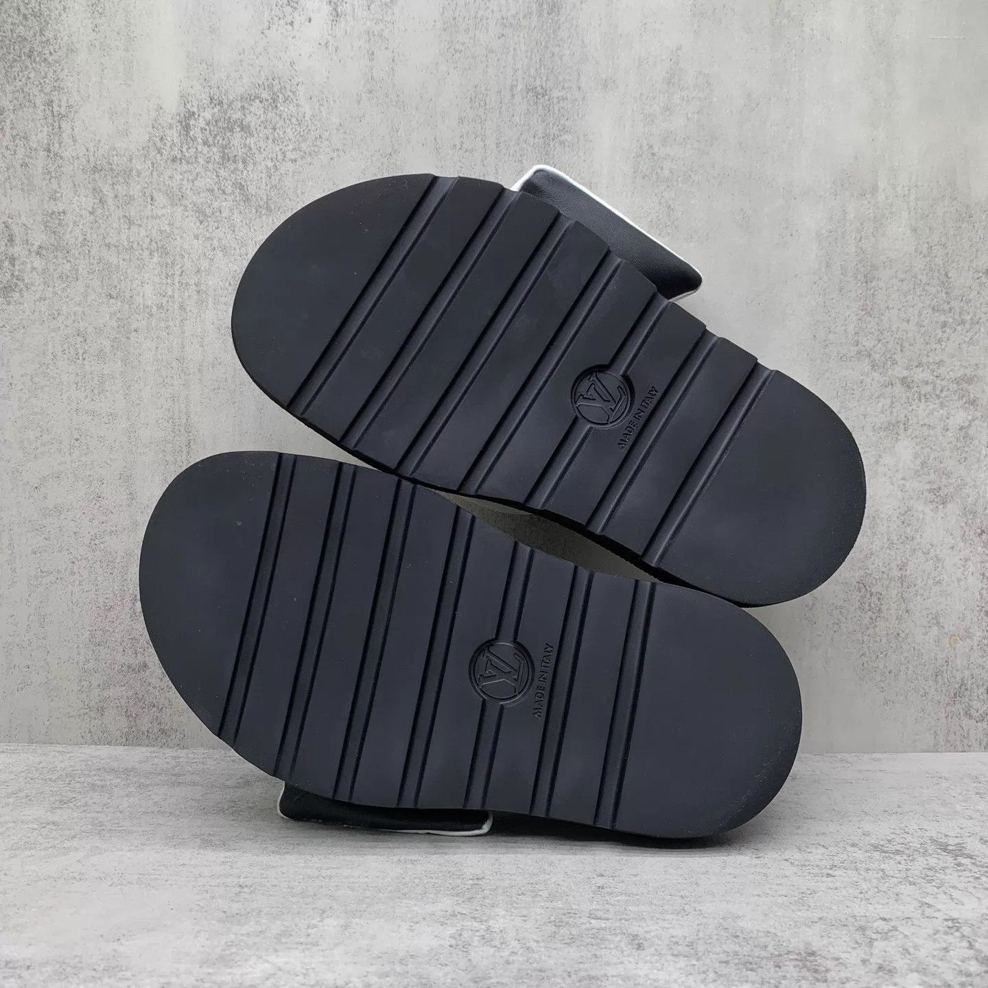 Louis Vuitton LV Black Polka Dot Velcro Puffy Slides 36 (98N, OB) Size US 5.5 / IT 35.5 - 7 Thumbnail