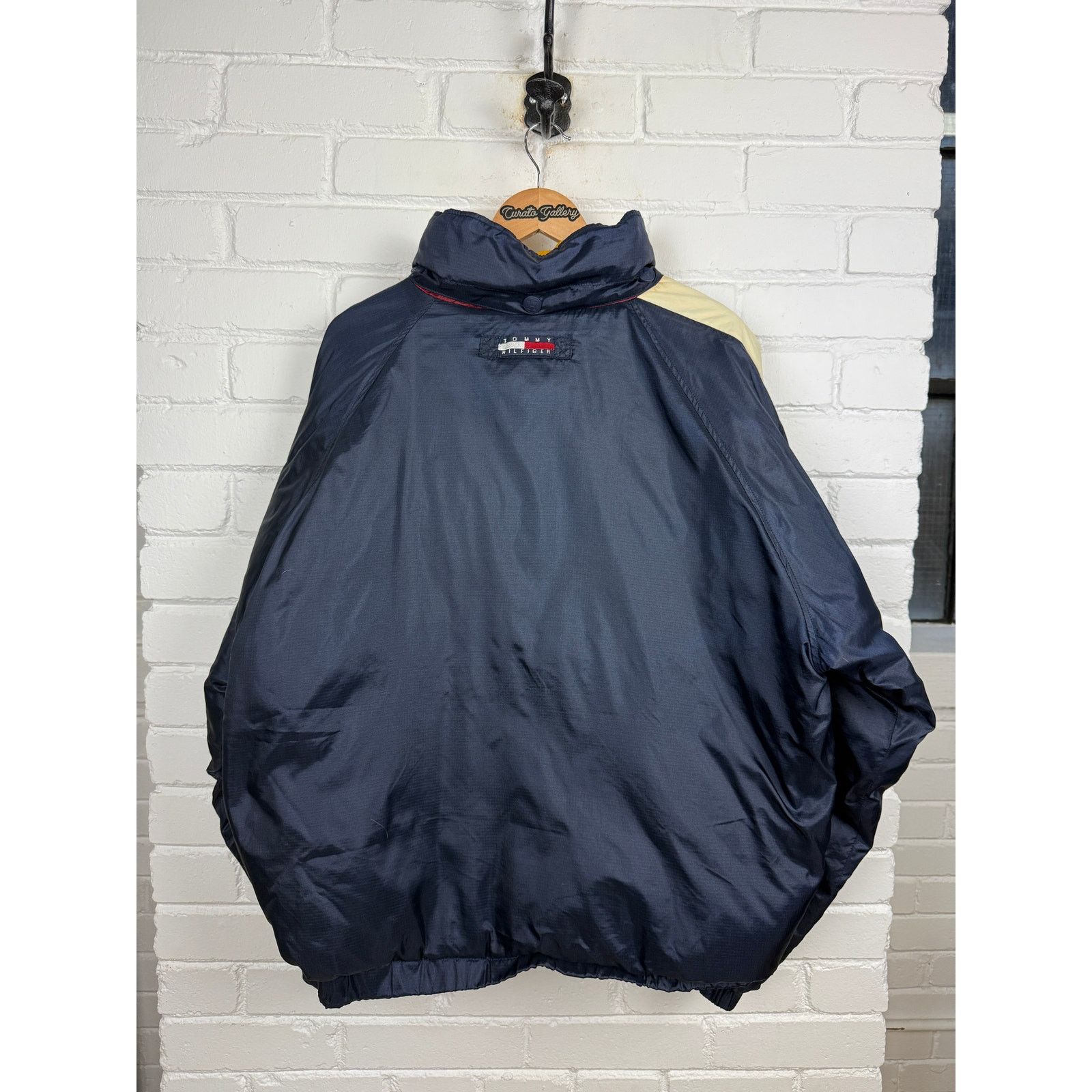 Vintage Vintage 90s Tommy Hilfiger Embroidered Flag Down Size L Size US L / EU 52-54 / 3 - 2 Thumbnail