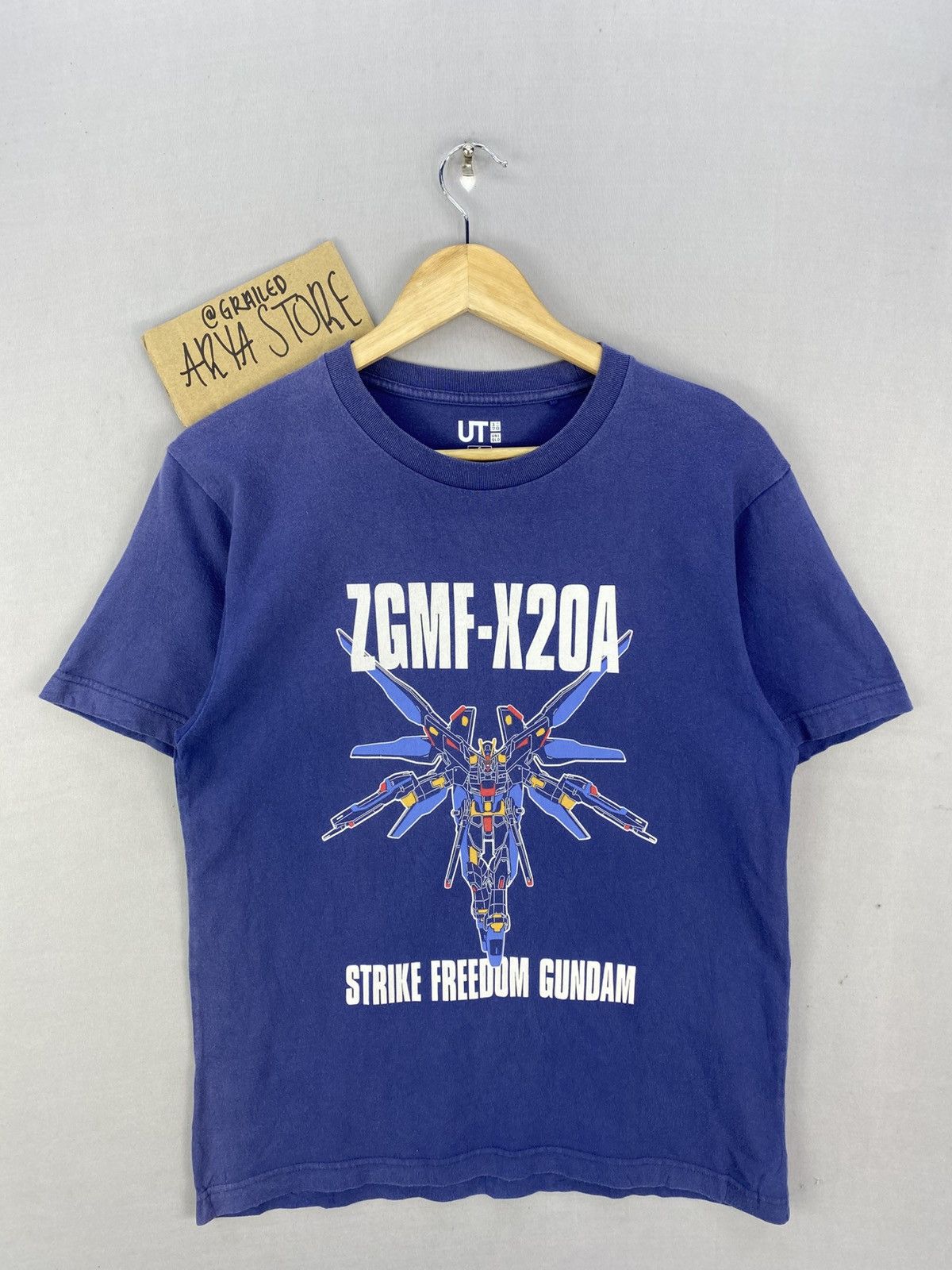 Uniqlo Uniqlo UT X Gundam Graphic Tee Size US S / EU 44-46 / 1 - 1 Thumbnail