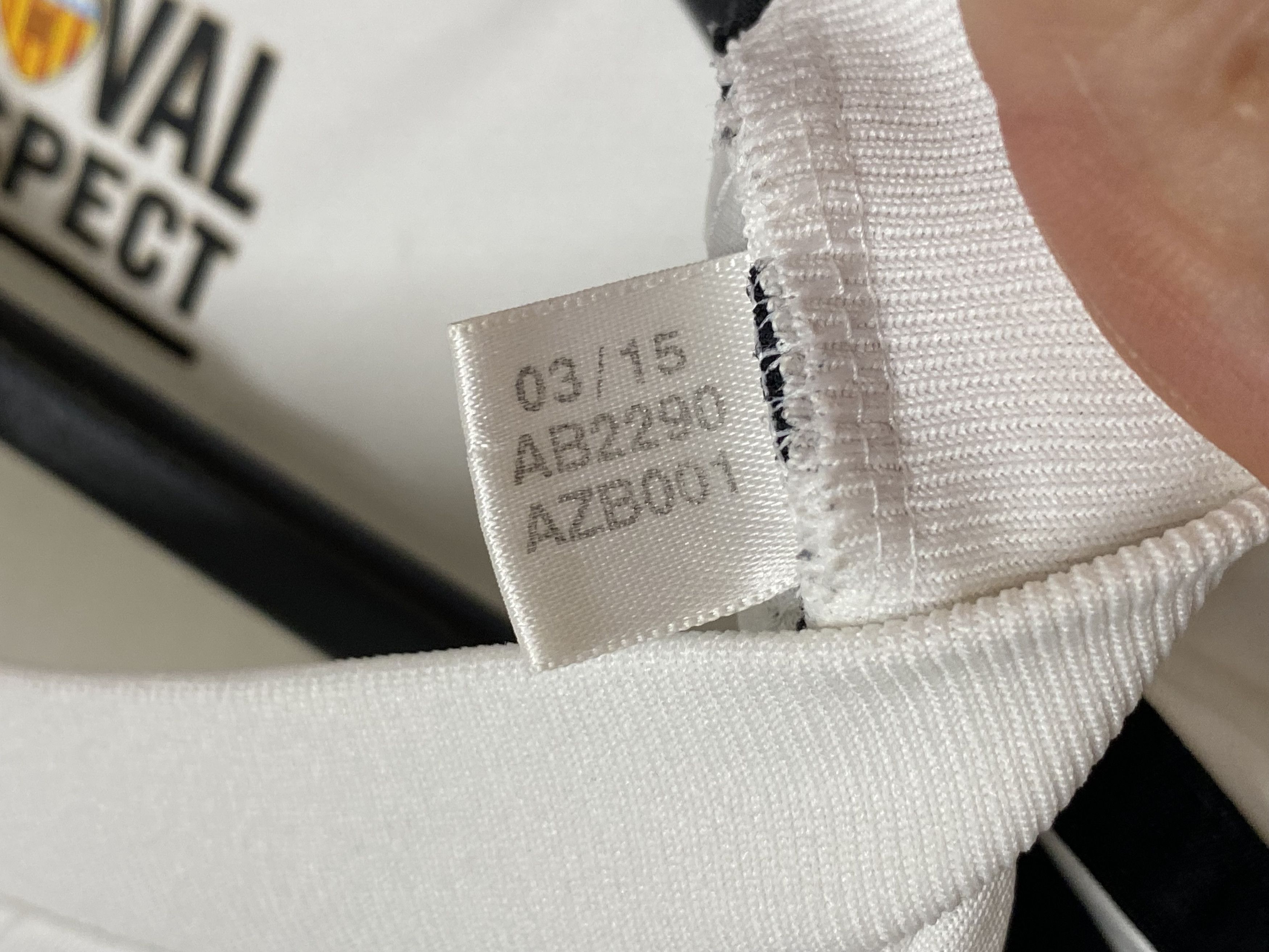 Adidas VALENCIA 2015 2016 HOME FOOTBALL SHIRT SOCCER JERSEY ADIDAS Size US M / EU 48-50 / 2 - 9 Thumbnail