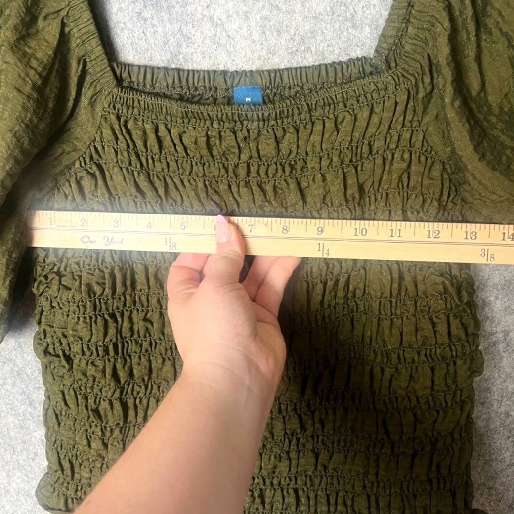 Old Navy Old Navy Blouse Shirt Woman Medium NWT Olive Green Fitted Puff-Sleeve Smocked Top Green Womens M Size M / US 6-8 / IT 42-44 - 5 Thumbnail