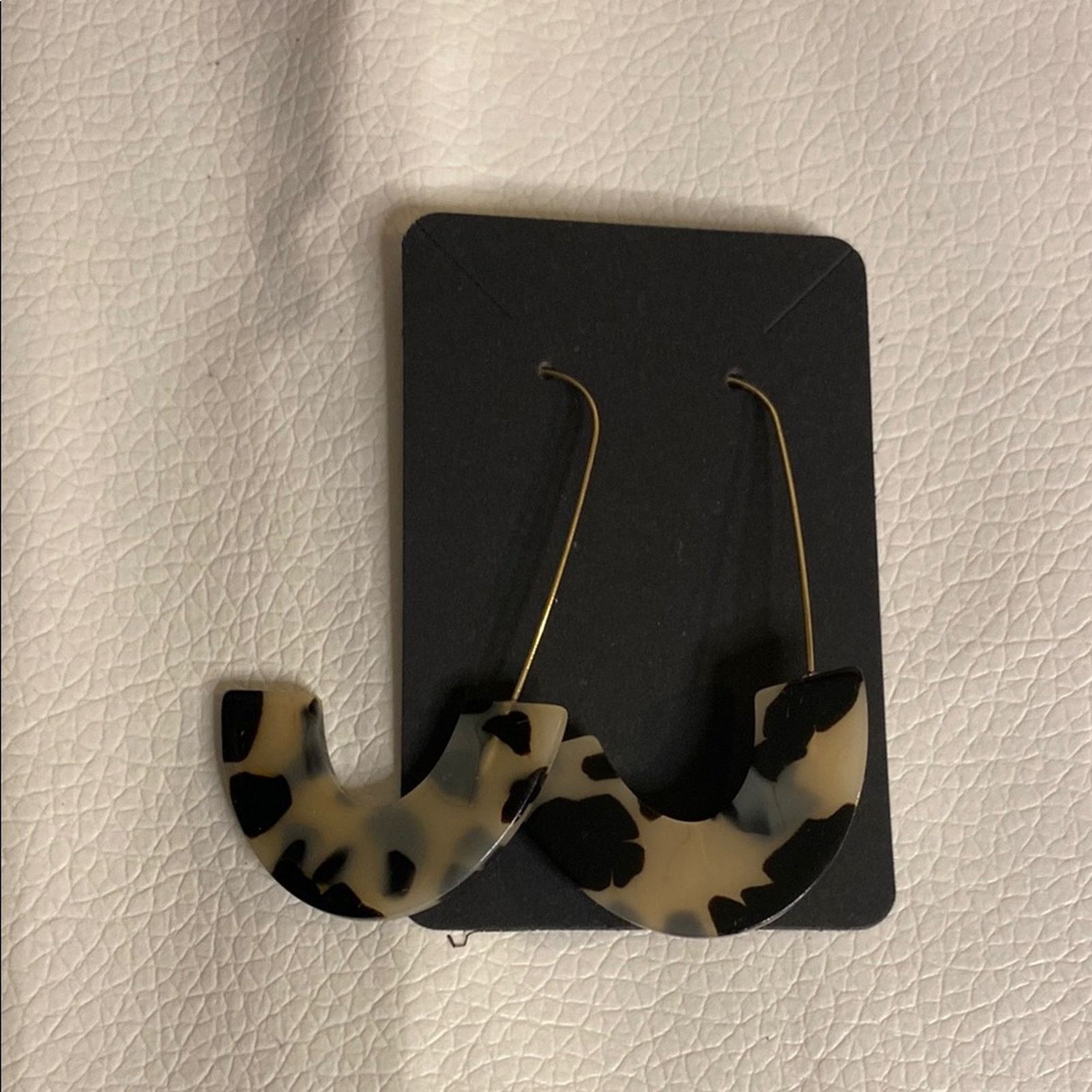 Other Tortoise Acrylic Hoop Earrings Gold Wire Minimalist Modern Size ONE SIZE - 3 Thumbnail