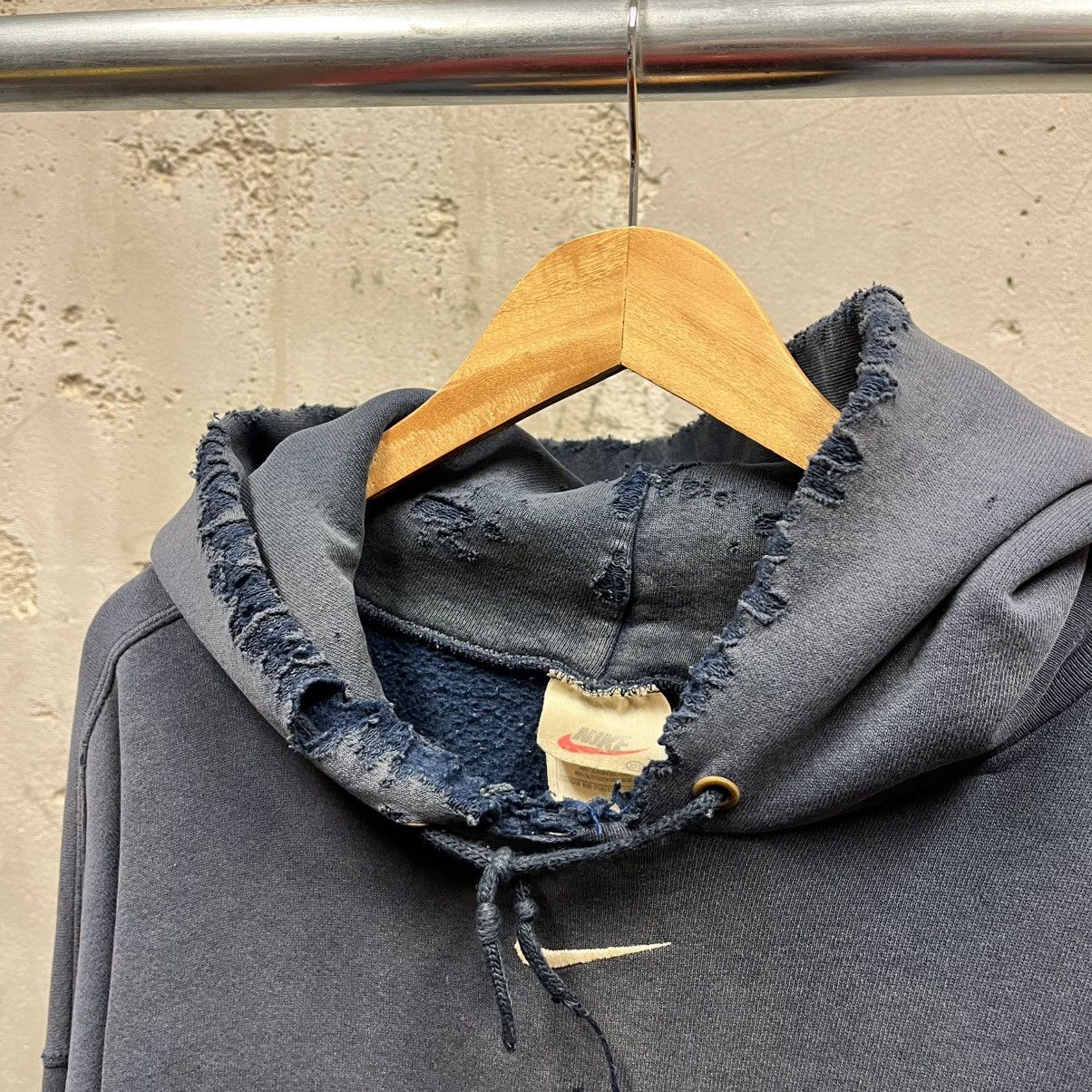 Nike Nike Vintage 90s Navy Blue Center Swoosh Distressed Hoodie Size US XXL / EU 58 / 5 - 6 Thumbnail