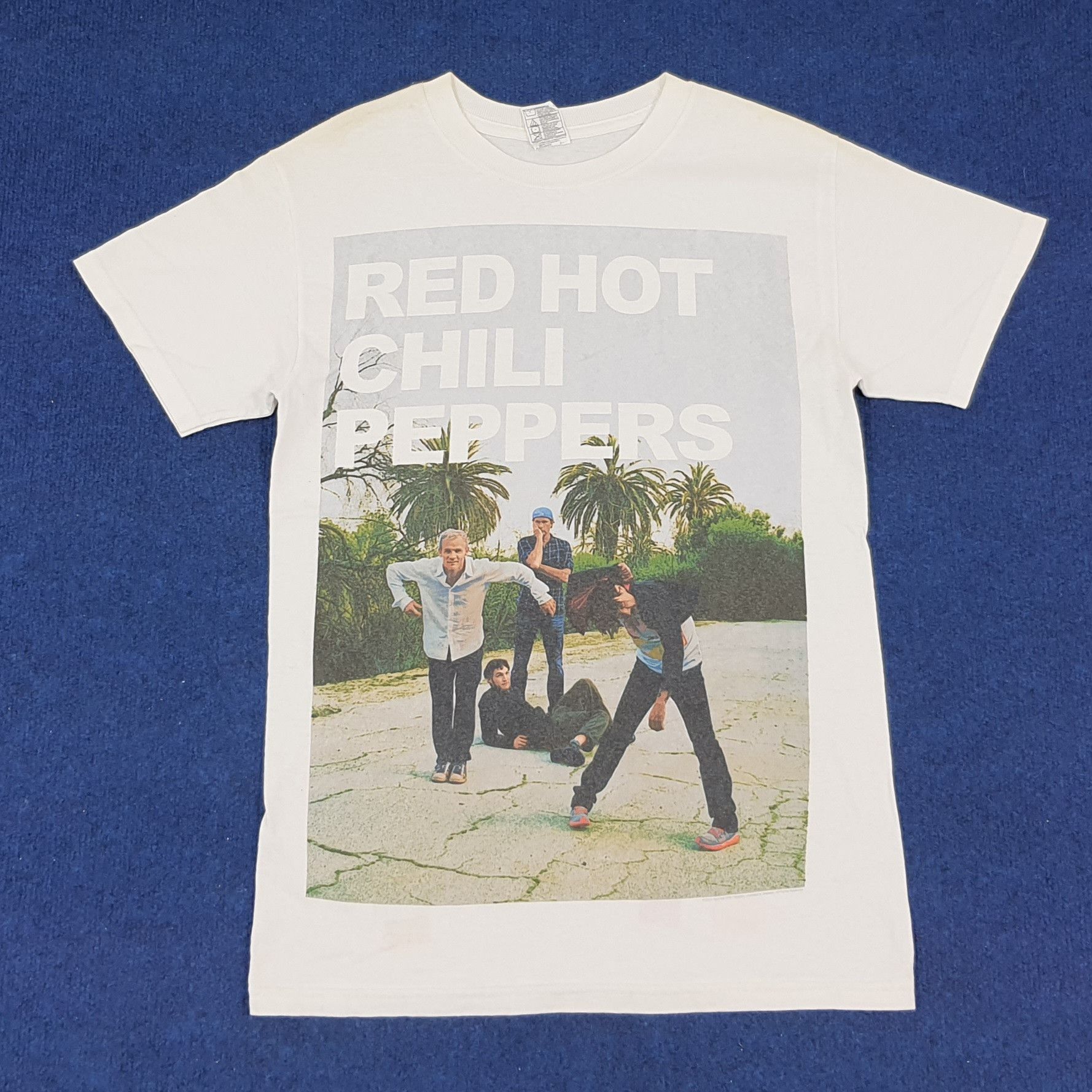 Band Tees × Vintage Vintage Red Hot Chili Peppers America Rock Band Photo Tee Size US S / EU 44-46 / 1 - 1 Thumbnail