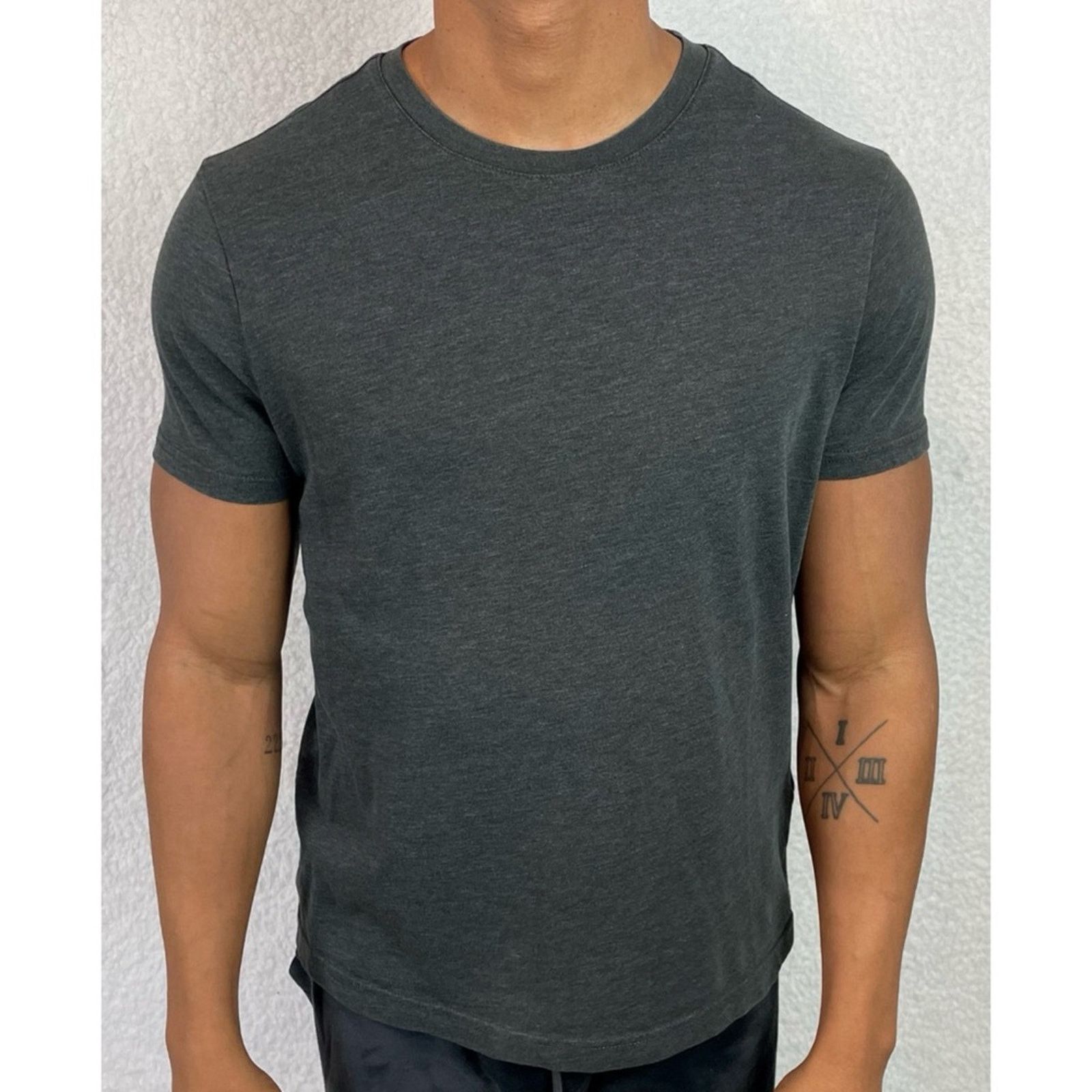 Banana Republic BANANA REPUBLIC • Dark Grey Classic Short Sleeve Tee Size US S / EU 44-46 / 1 - 7 Thumbnail