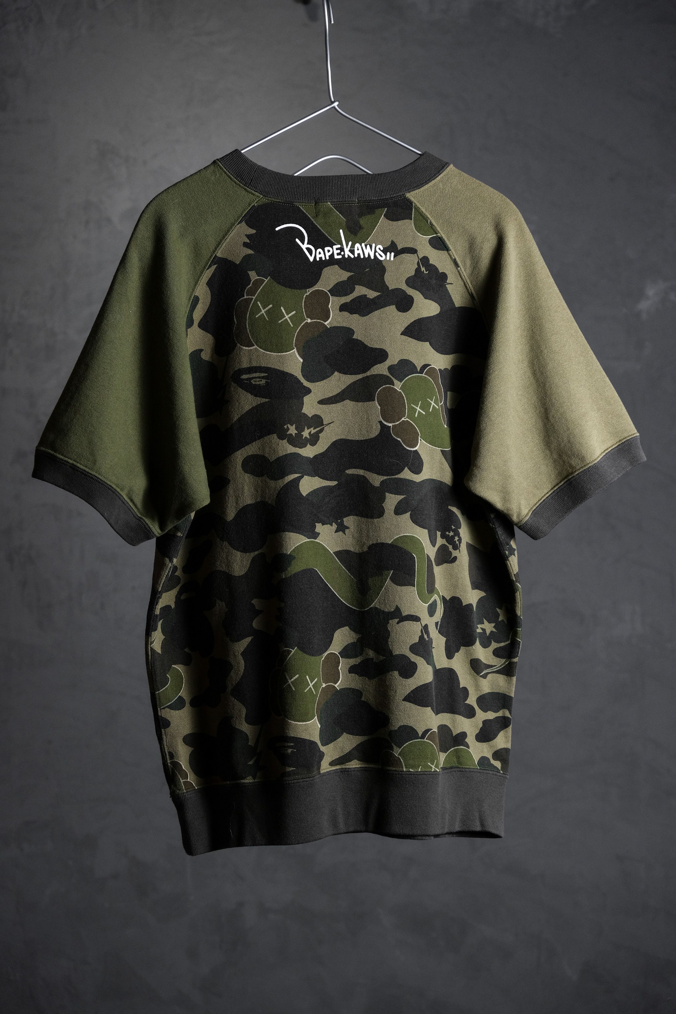 Bape A Bathing Ape BAPE x KAWS Bendy 1st Camo Short Sweatshirt Size M / US 6-8 / IT 42-44 - 2 Thumbnail