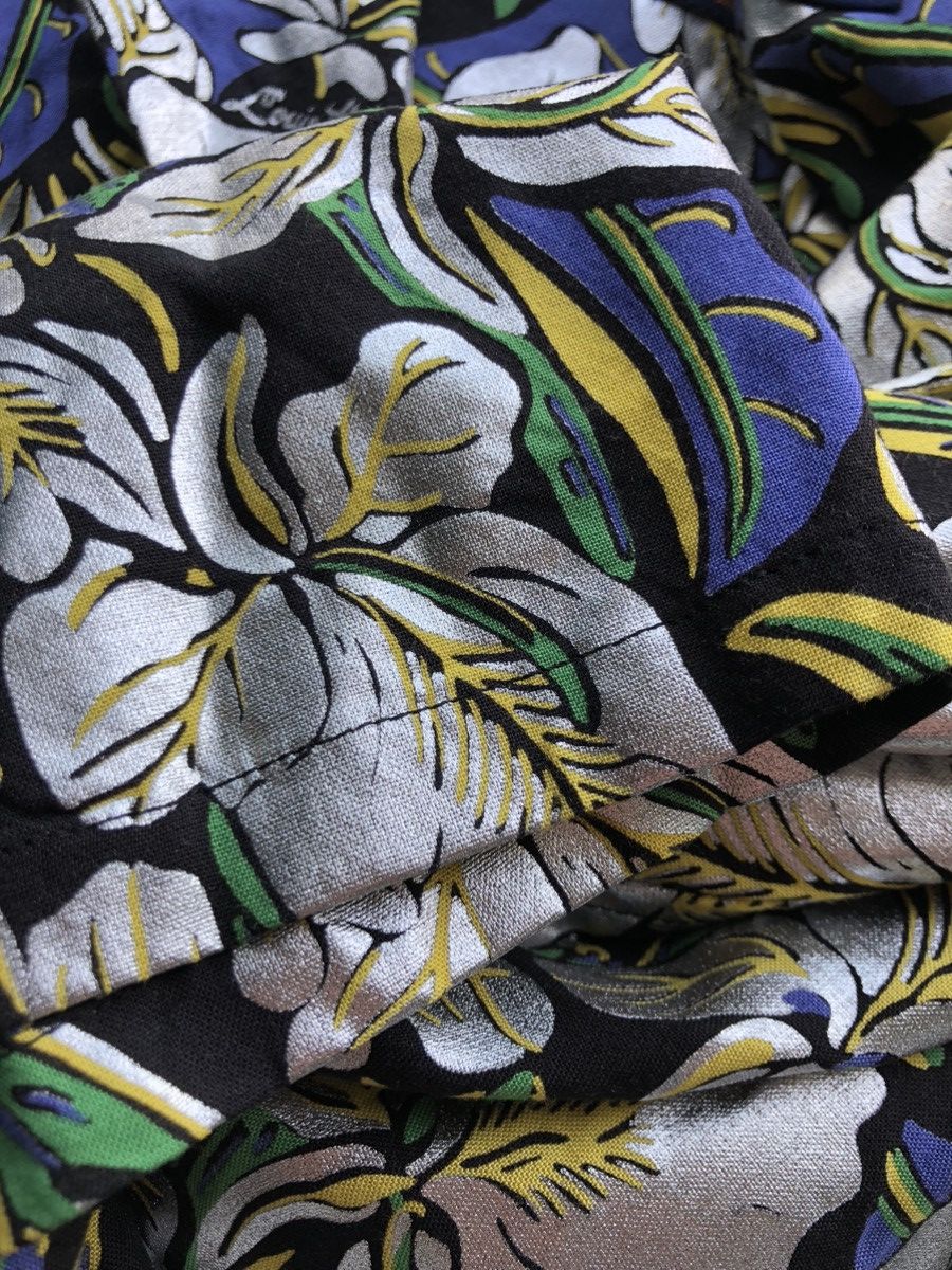 Louis Vuitton Louis Vuitton Hawaii Flowers Shirt Very Rare Made in Italy Size US XL / EU 56 / 4 - 8 Thumbnail