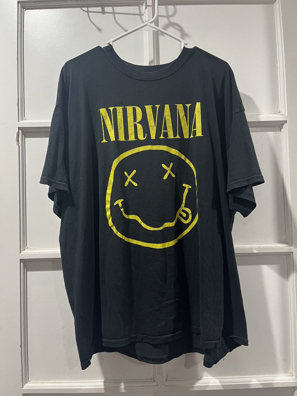 Nirvana Nirvana Smiley Face Black Tshirt Size US XL / EU 56 / 4 - 1 Thumbnail