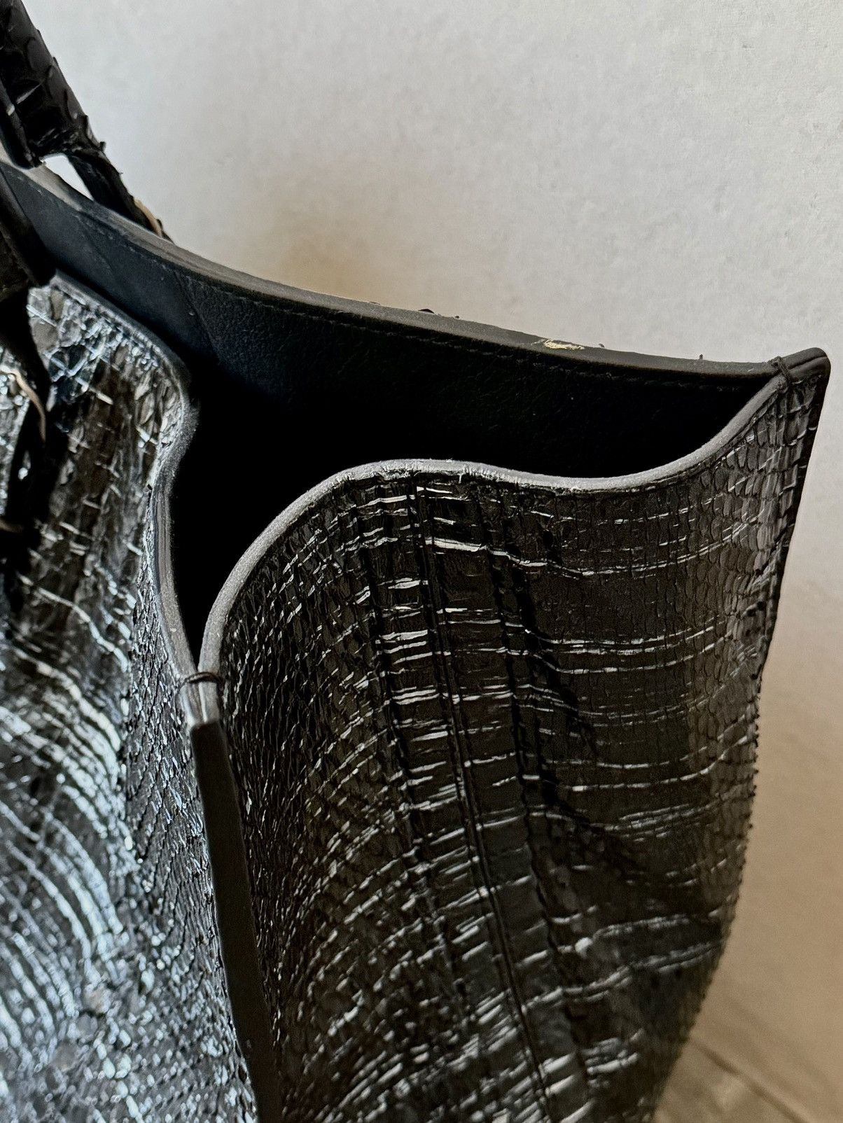 Balenciaga Balenciaga - 2000's - Python A4 - Papier Tote Bag Size ONE SIZE - 14 Thumbnail