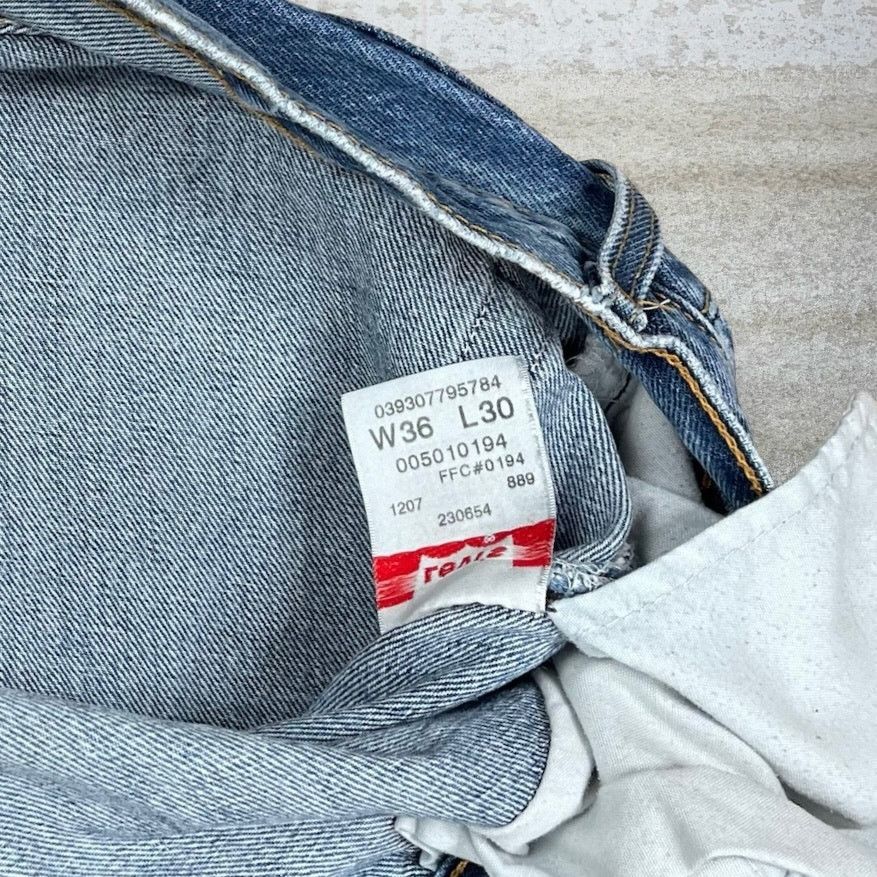 Levi's Vintage Y2K Levis Jeans 501 36x30 Straight Fit Medium Wash Size US 36 / EU 52 - 6 Thumbnail