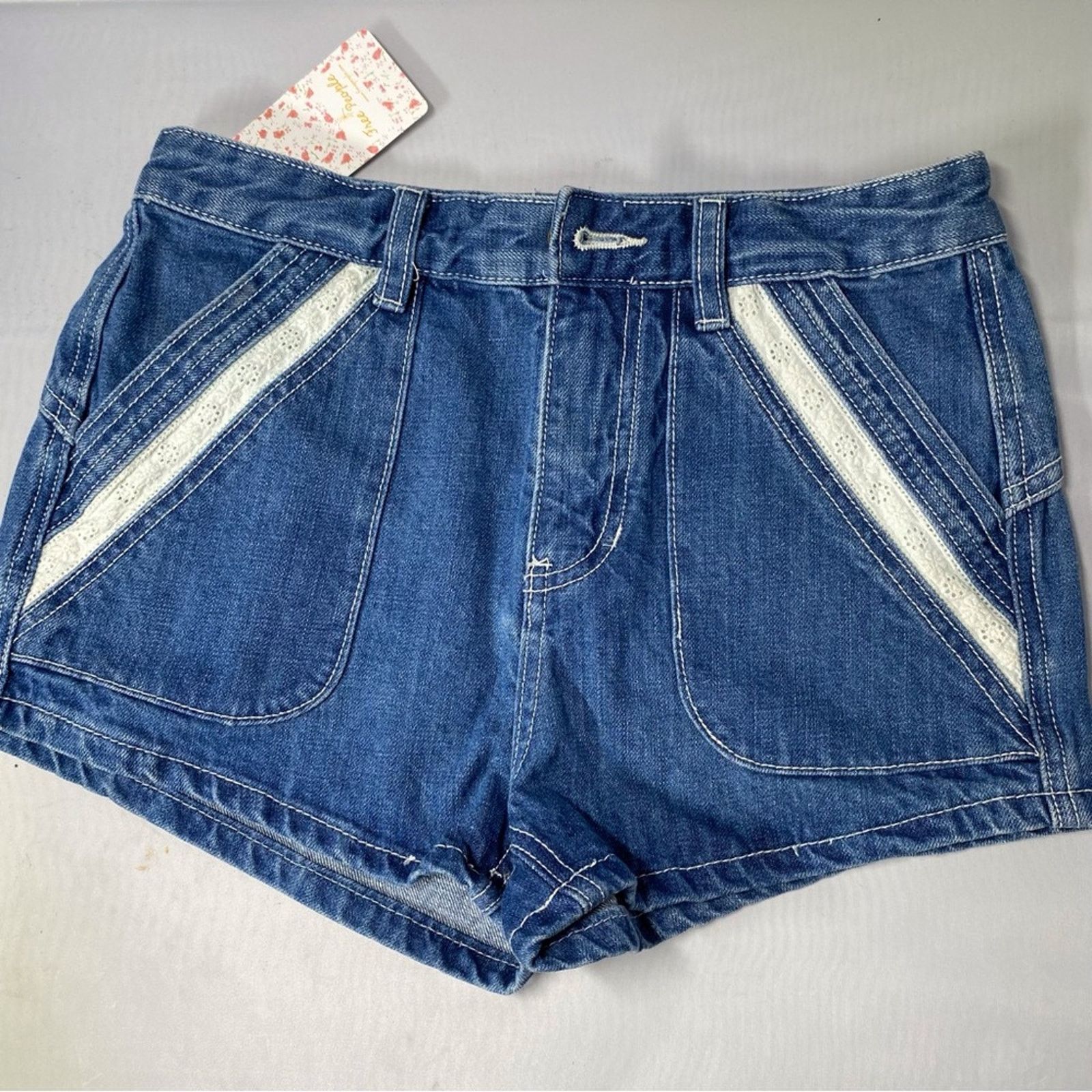 Free People Free People Sweet Surrender High Rise Eyelet Trimmed Denim Size 26" / US 2 / IT 38 - 2 Thumbnail