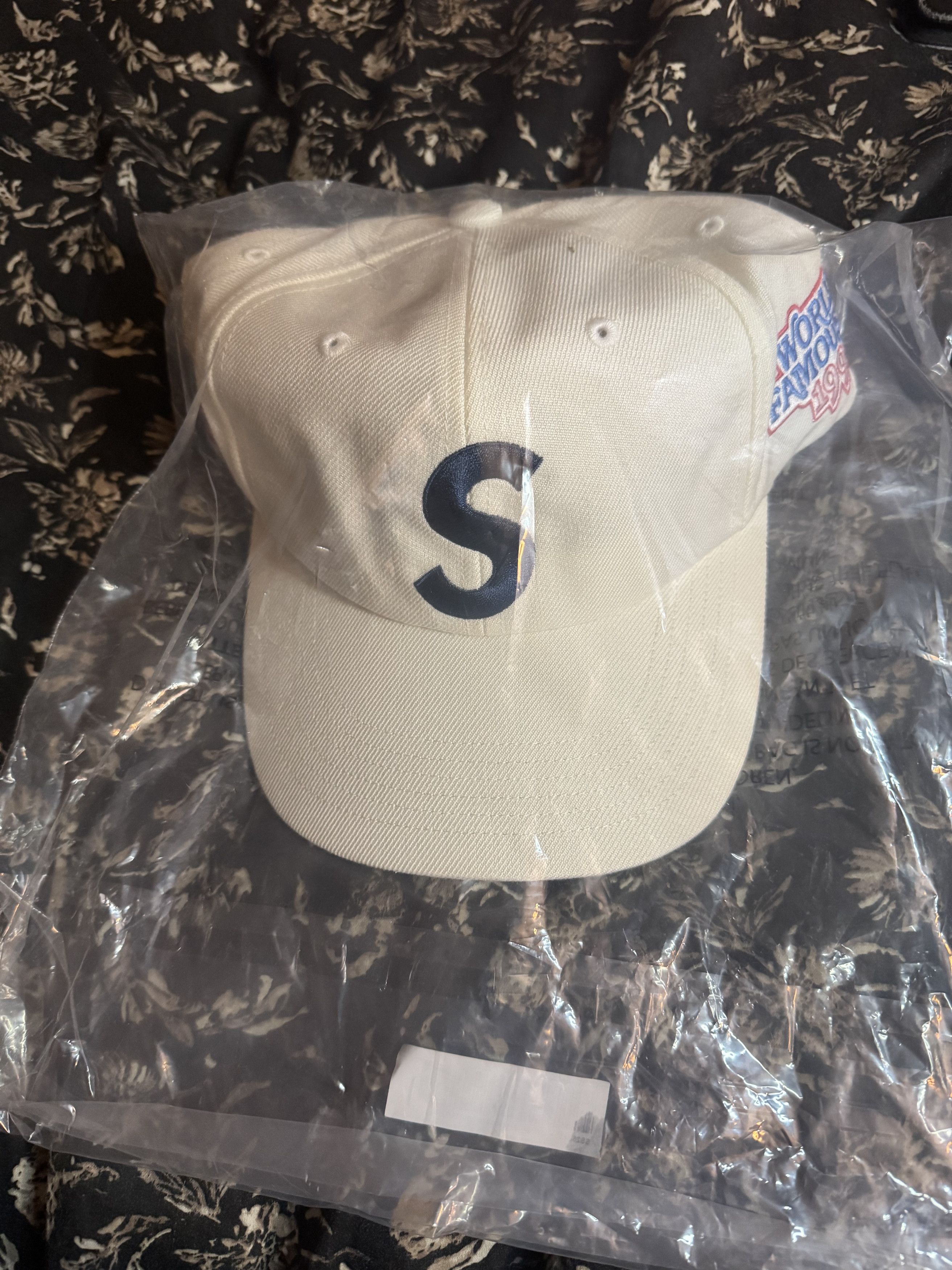 Supreme World Famous S Logo 6-Panel Size ONE SIZE - 1 Thumbnail