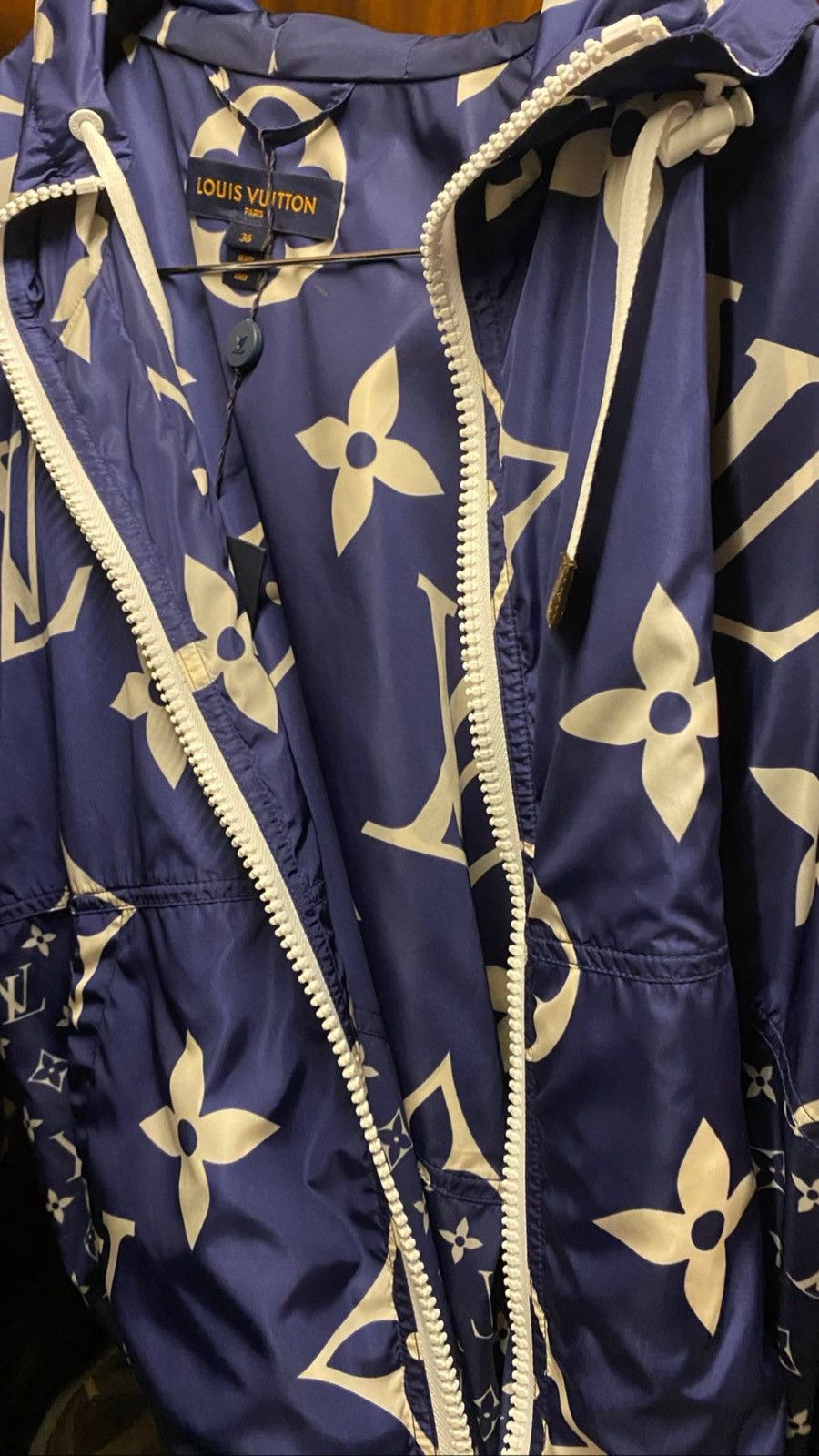 Louis Vuitton LV ESCALE PRINTED PARKA Size US XXS / EU 40 - 8 Thumbnail