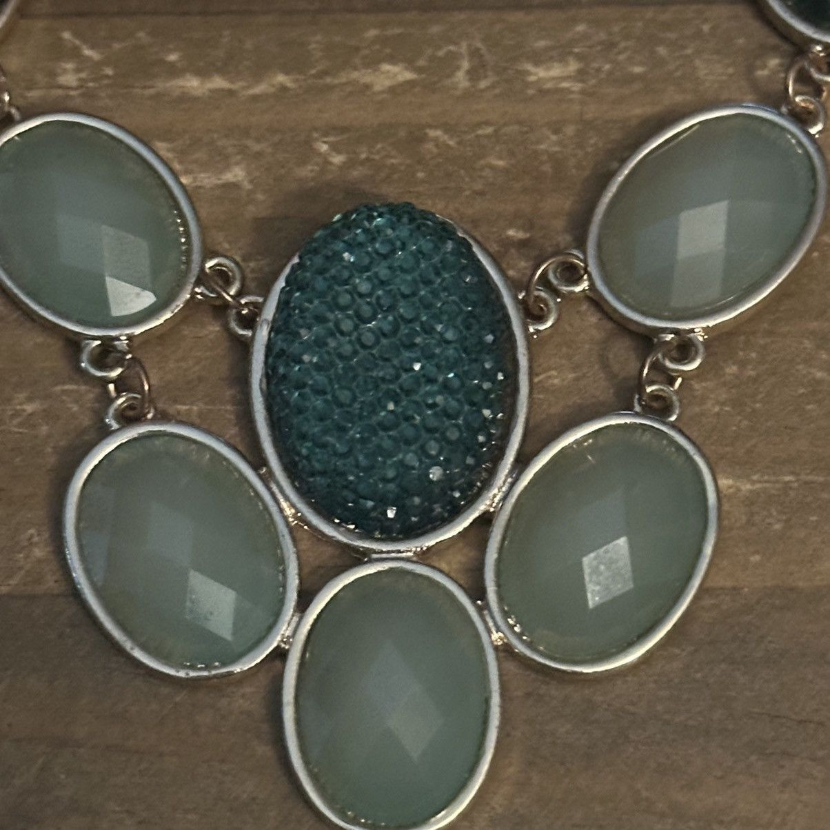 Other Gold tone seafoam green statement necklace Size ONE SIZE - 3 Thumbnail