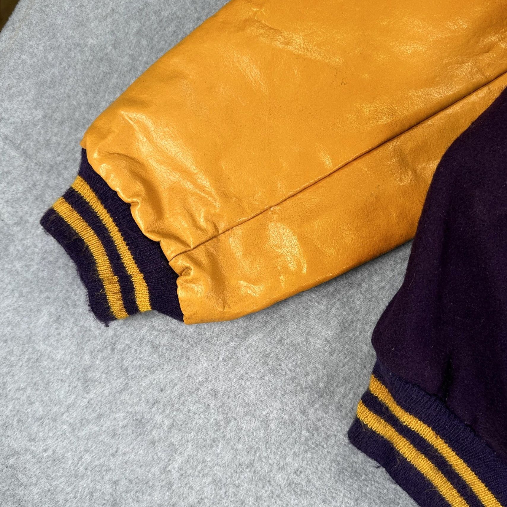 Vintage VINTAGE Howe Athletic Apparel Varsity Jacket Mens XL Purple Gold Football 90s Size US XL / EU 56 / 4 - 7 Thumbnail