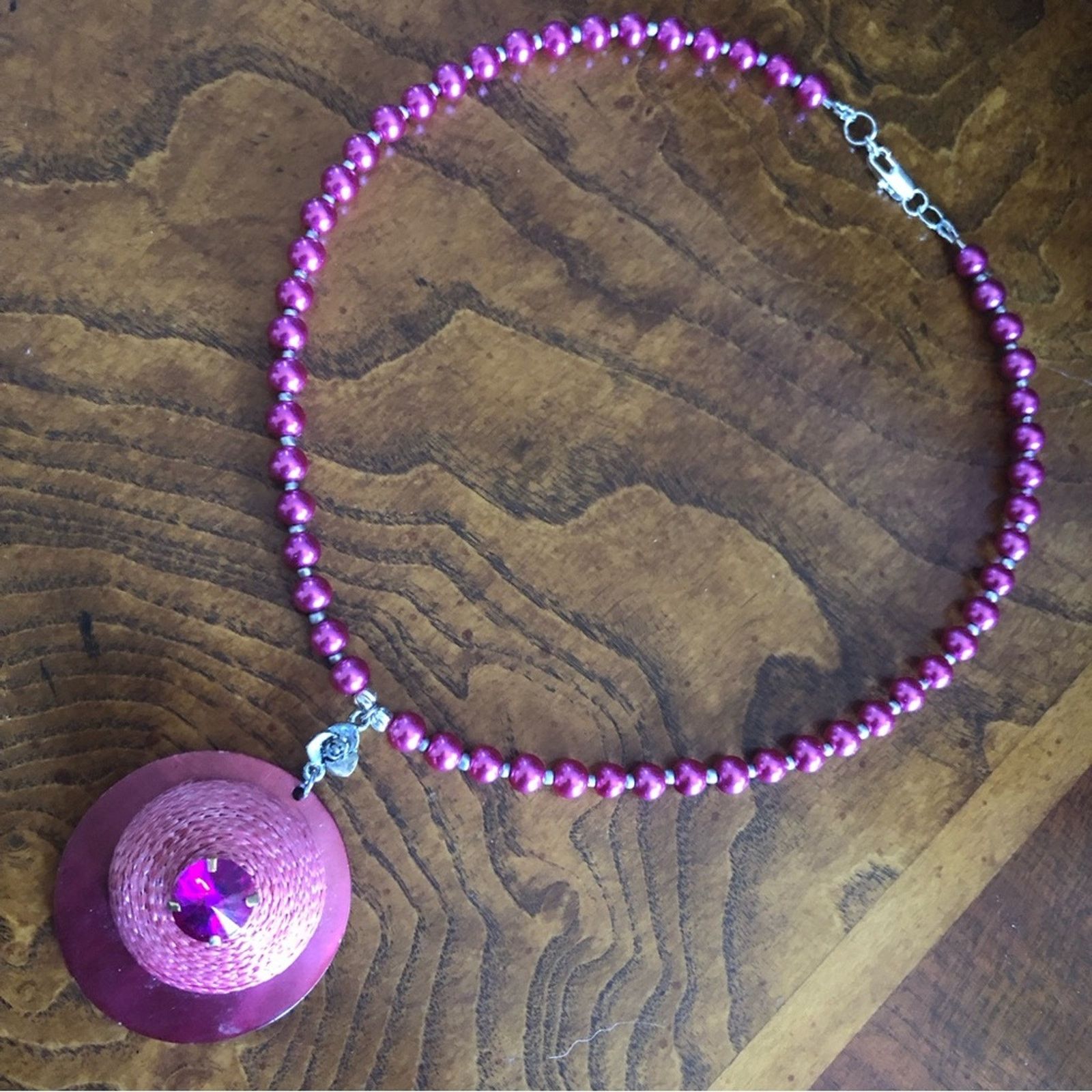 Handmade Handcrafted repurpose fuchsia pink pendant Pearl necklace Size ONE SIZE - 8 Thumbnail