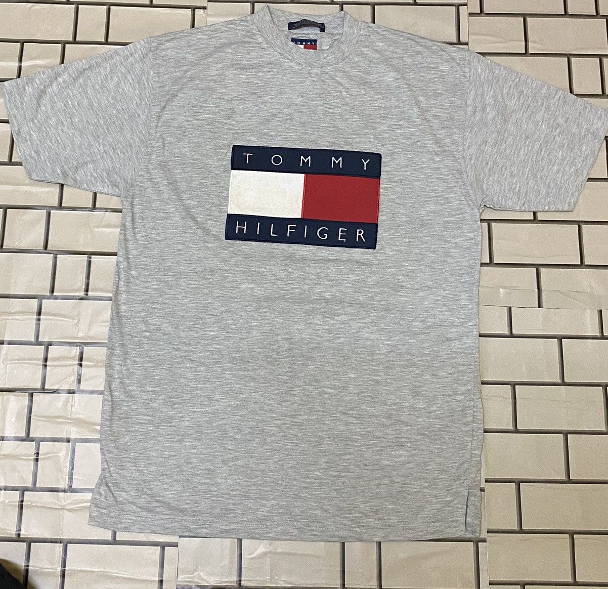 Designer × Tommy Hilfiger Vintage TOMMY HILFIGER T-SHIRT BIG LOGO Size US M / EU 48-50 / 2 - 2 Thumbnail