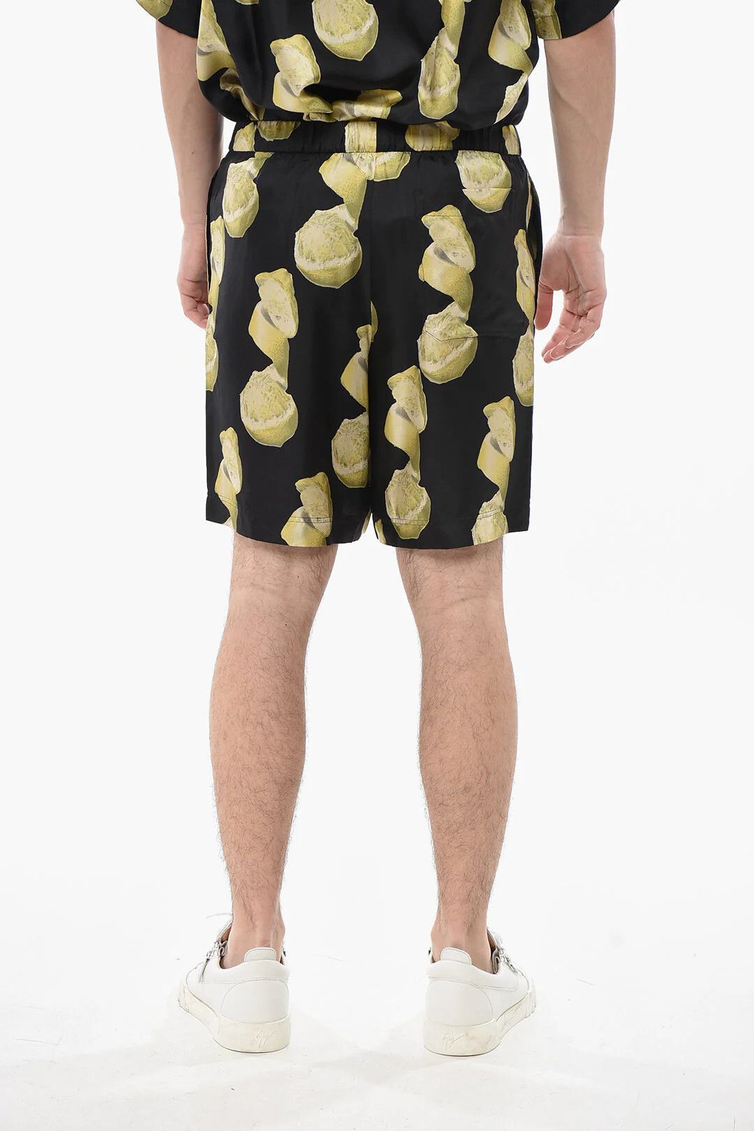 Givenchy og1mm0326 Silk Short in Black Size US 30 / EU 46 - 2 Thumbnail