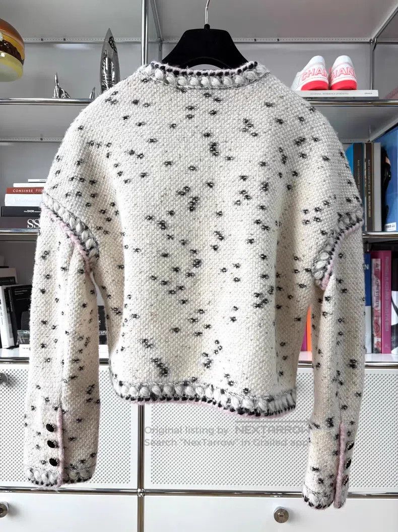 Chanel Chanel 21A Castle Series White Pink Dot Knitted Round-neck Size XS / US 0-2 / IT 36-38 - 2 Thumbnail