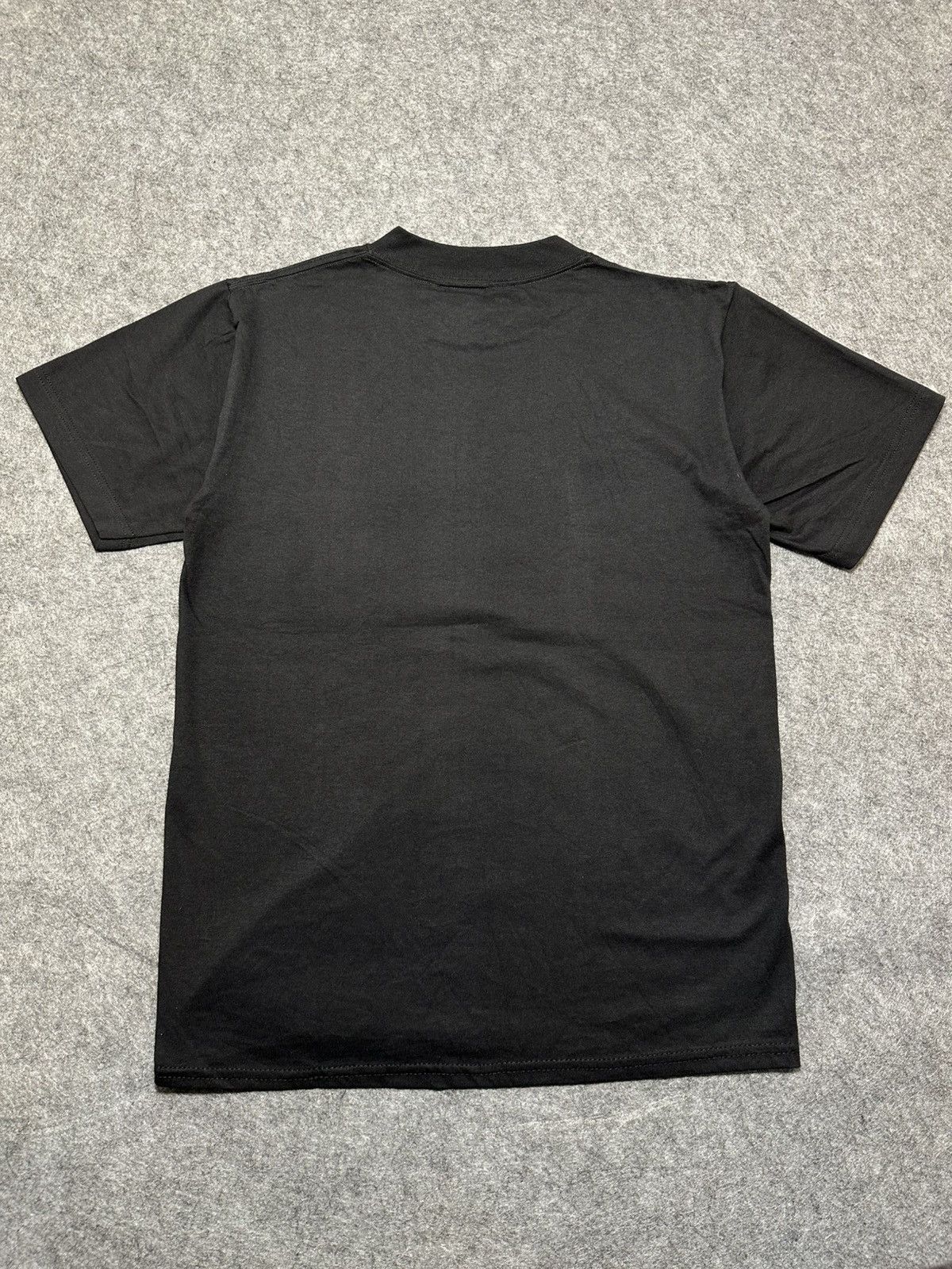 Vintage Vintage 90s black crewneck T-shirt a front pocket. Size US M / EU 48-50 / 2 - 3 Thumbnail