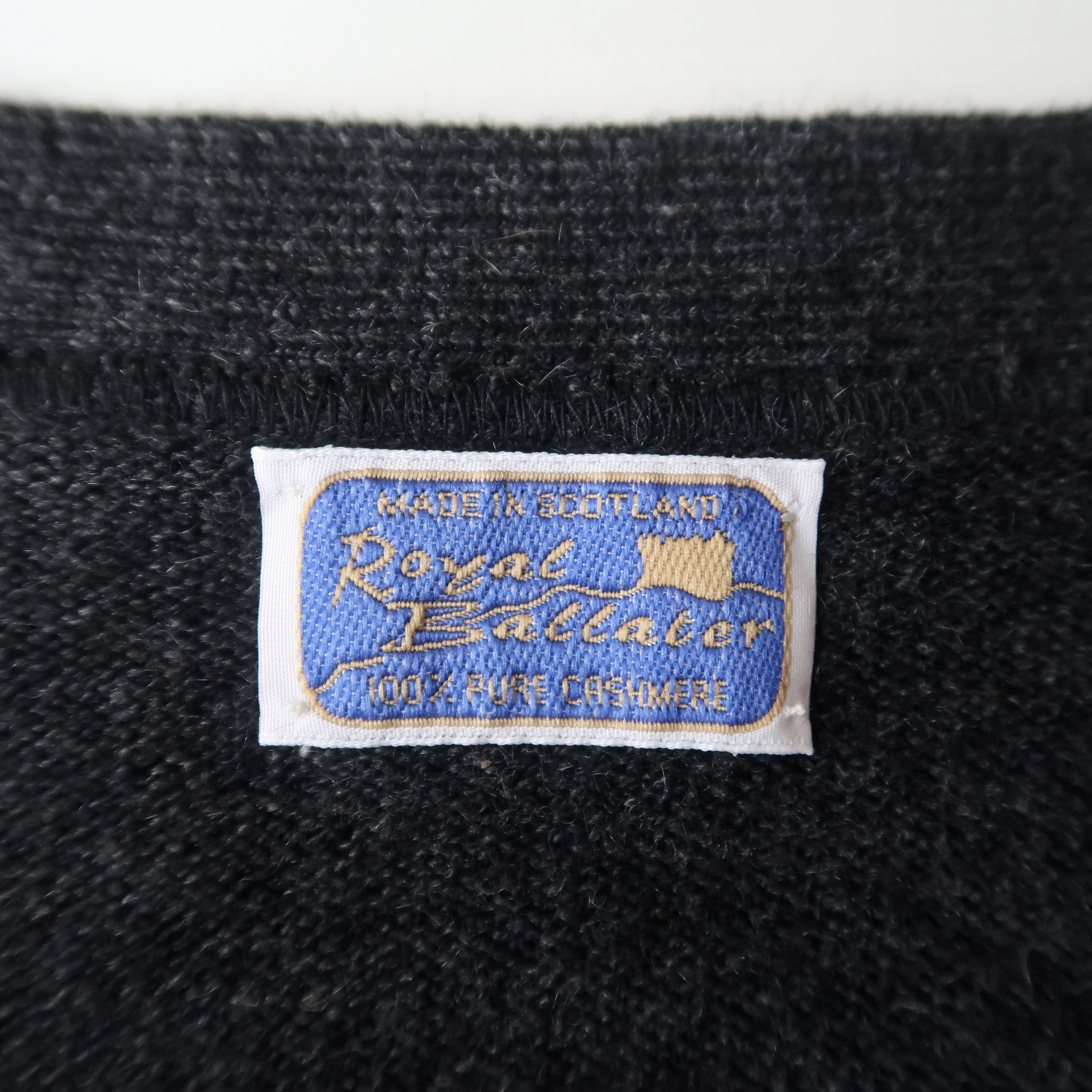 Vintage VTG Royal Ballater pure cashmere cardigan, made in Scotland Size US L / EU 52-54 / 3 - 9 Thumbnail