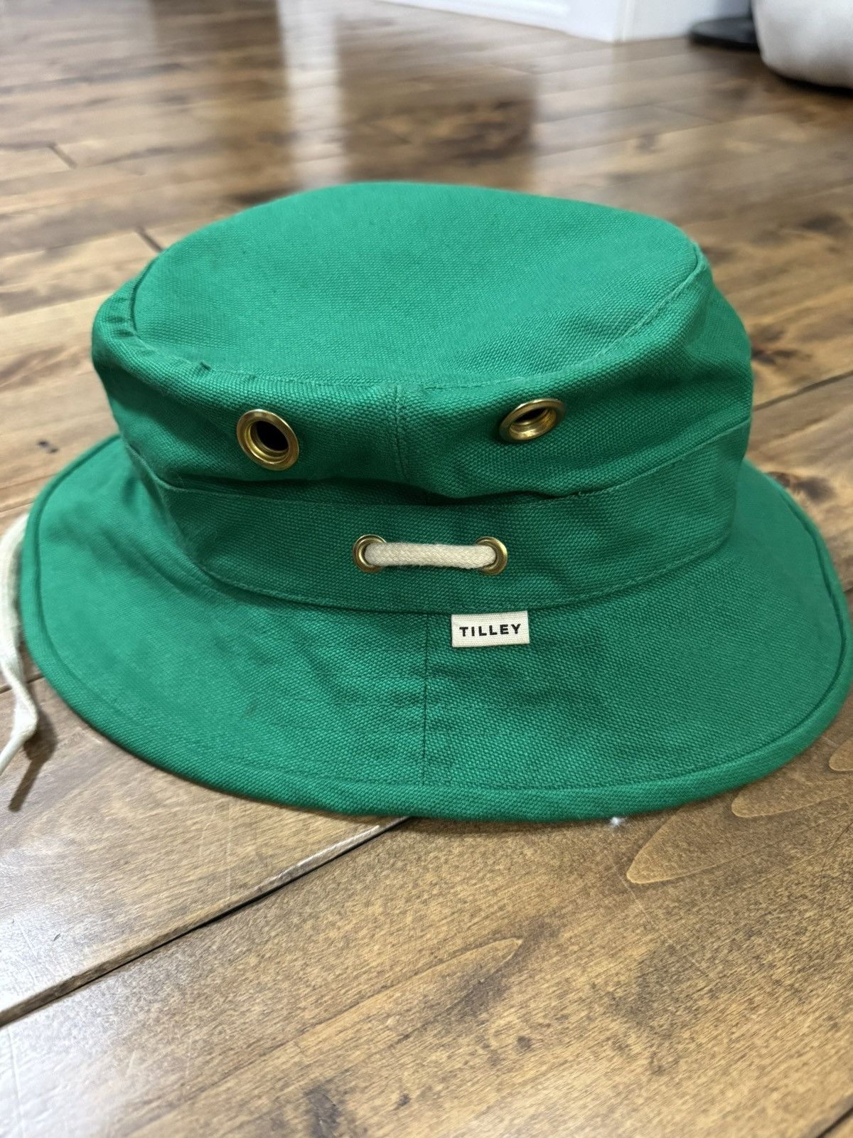 Tilley TILLEY T1 ICONIC BUCKET HAT IN BRIGHT GREEN Size ONE SIZE - 1 Thumbnail