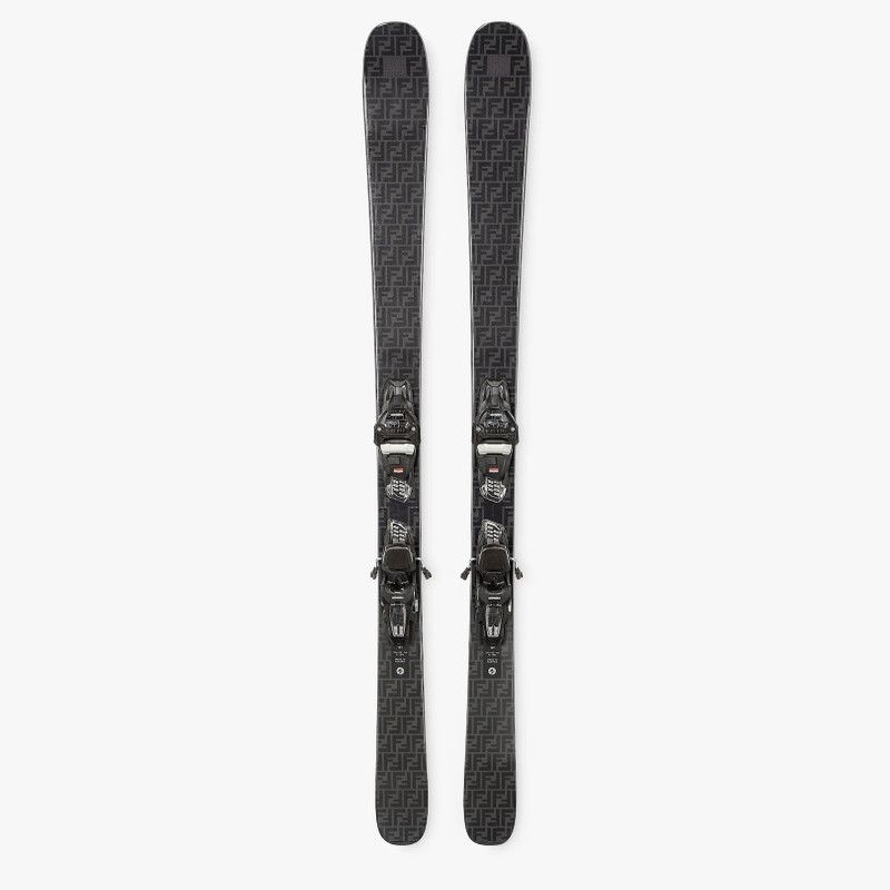 o1s1wg111125 Size:OS/ Skis in Black