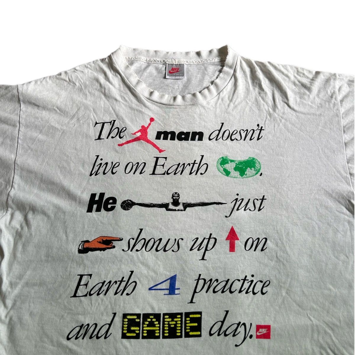 Nike × Vintage 90s “The Man Doesn’t Live on Earth…” Vintage Nike Tee Size US L / EU 52-54 / 3 - 2 Thumbnail
