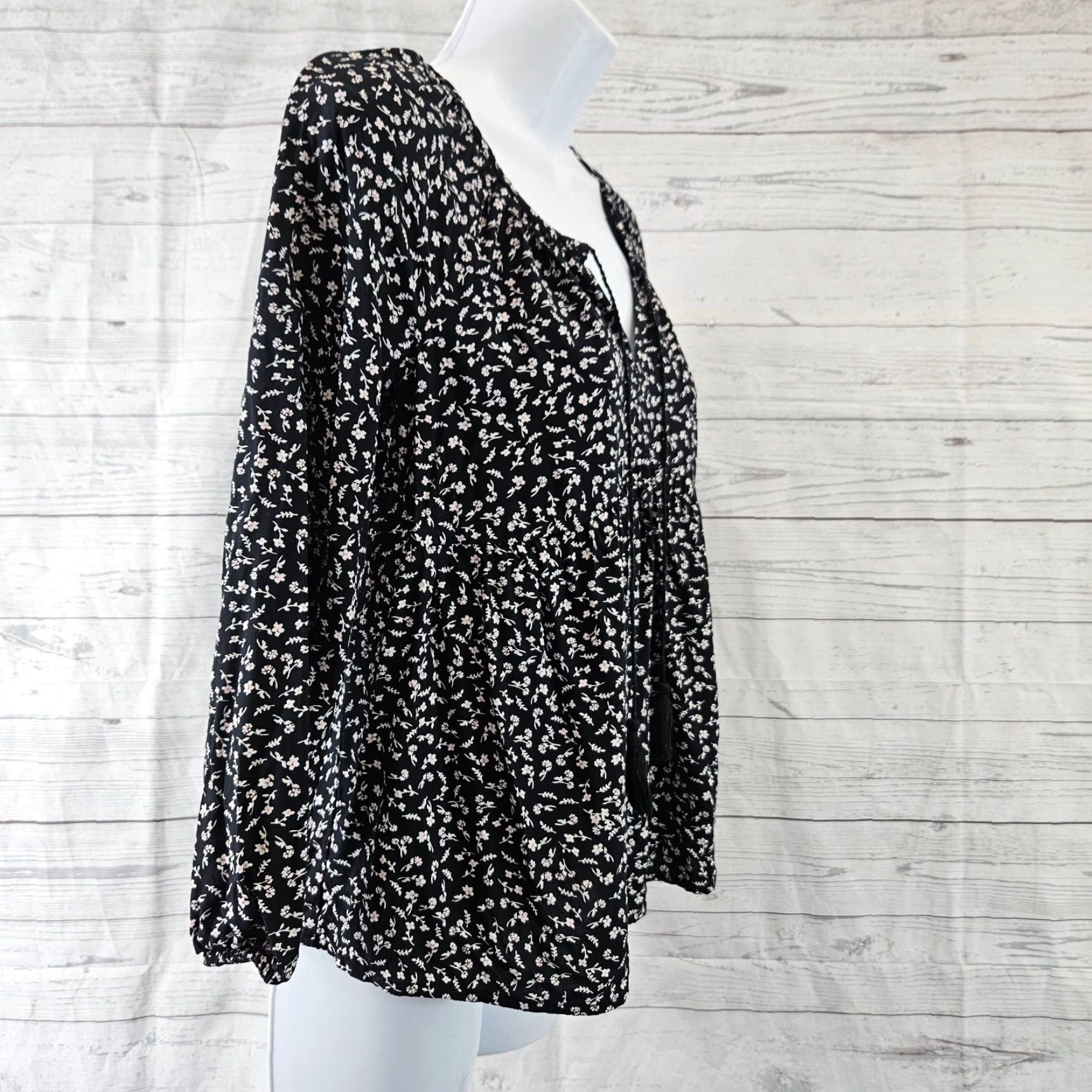 Old Navy Old Navy Women's Top XS Black Pink Floral 3/4 Sleeves Tassels Rayon Blouse Size XS / US 0-2 / IT 36-38 - 3 Thumbnail