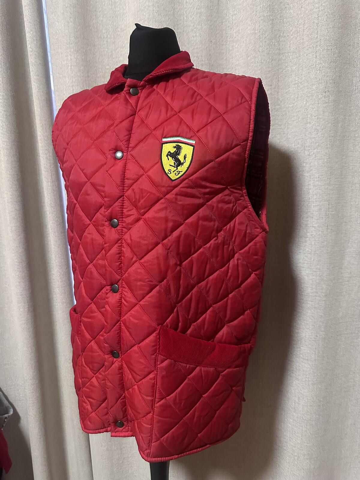 Ferrari Ferrari Vintage 1996 Formula 1 F1 Vest Red Quilted Size US L / EU 52-54 / 3 - 4 Thumbnail