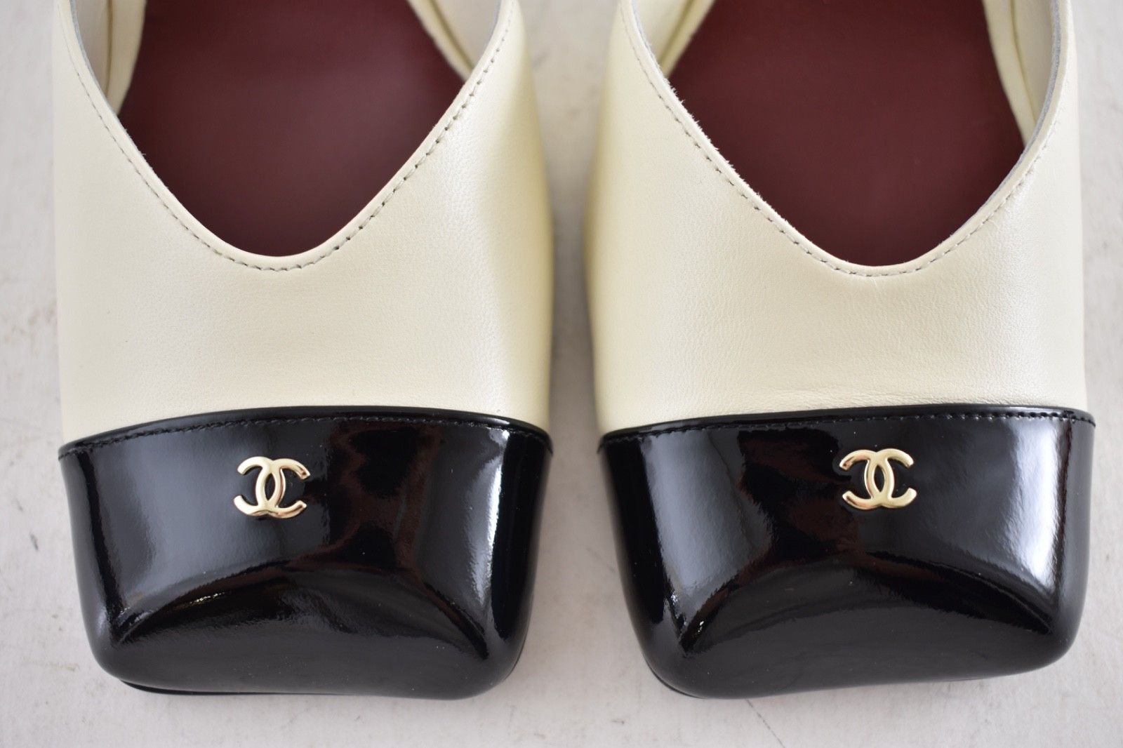 Chanel 26S Blazy Ivory Black Square Slingback Block Heel Pump 40 Size US 10 / IT 40 - 14 Thumbnail