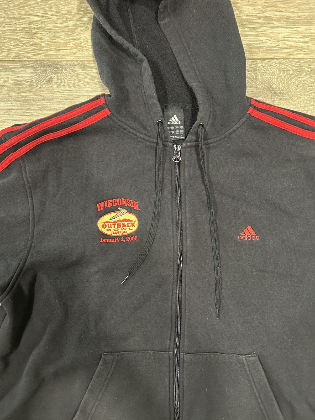 Adidas Vintage NCAA Wisconsin CFB “Outback Bowl” Size US L / EU 52-54 / 3 - 2 Thumbnail