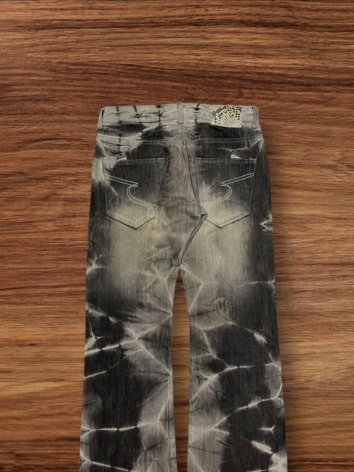 If Six Was Nine Semantic Design Gothic Studded Acid Wash Distress Flare Jean Size US 31 - 6 Thumbnail