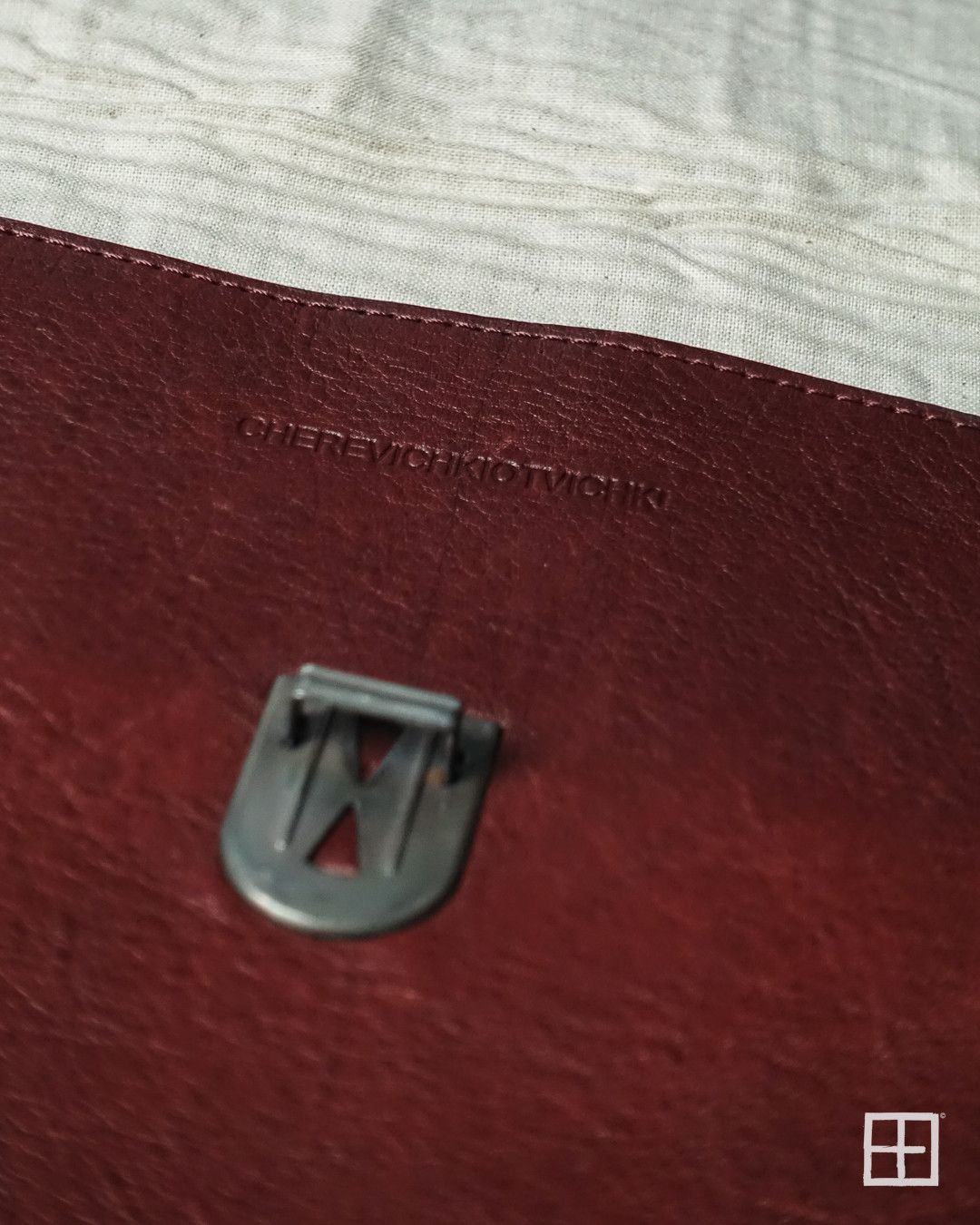 Cherevichkiotvichki Cherevichkiotvichki Aged Leather Lock Clutch Bag Size ONE SIZE - 3 Thumbnail