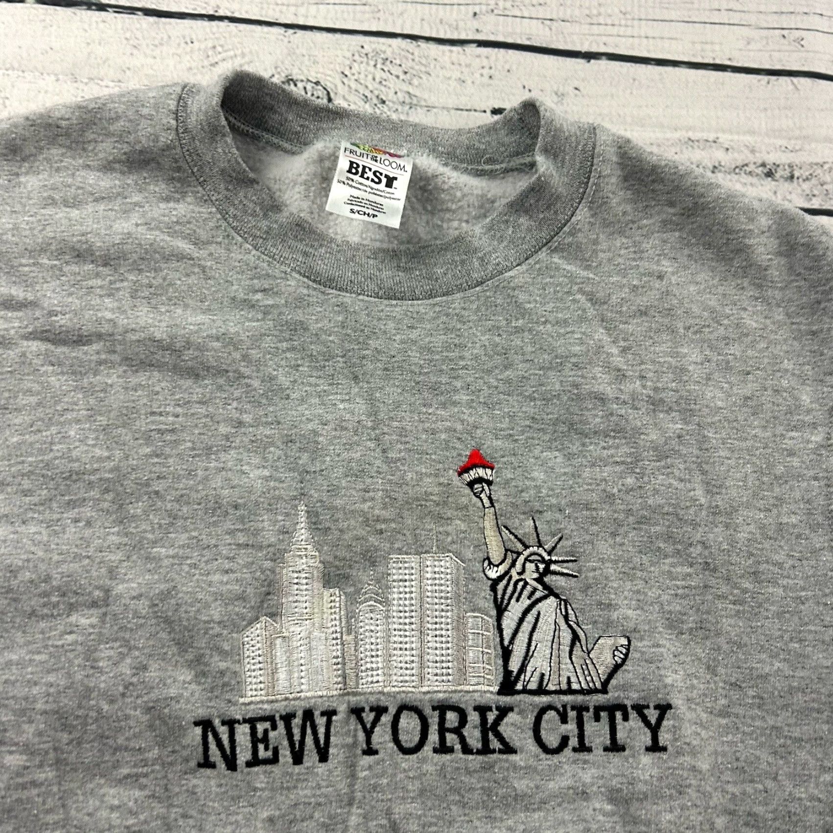 Fruit Of The Loom VINTAGE New York City Embroidered Pullover Crewneck Sweatshirt Men S Gray Shirt Size US S / EU 44-46 / 1 - 2 Thumbnail