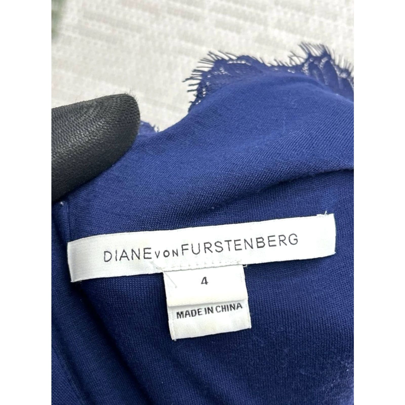 Diane von Furstenberg Diane von Furstenberg Dress Womens 4 Blue Floral Lace 3/4 Sleeve Pencil Dress Sheath Party Cocktail Size S / US 4 / IT 40 - 3 Thumbnail