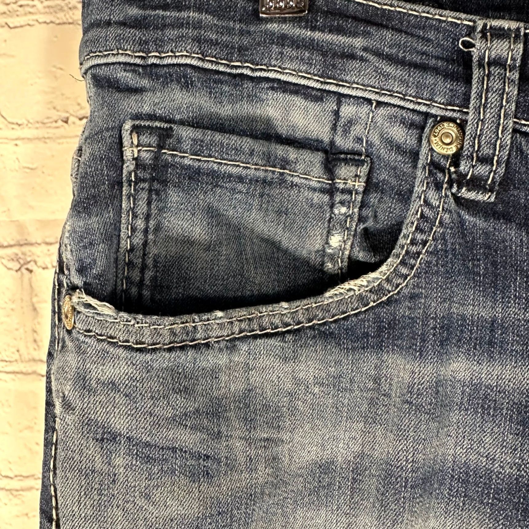BKE BKE Derek Jeans Mens 34L Blue Medium Wash Distressed Denim Straight 34 Inseam 5-Pocket Zip Button Buckle Bke Size US 34 / EU 50 - 6 Thumbnail