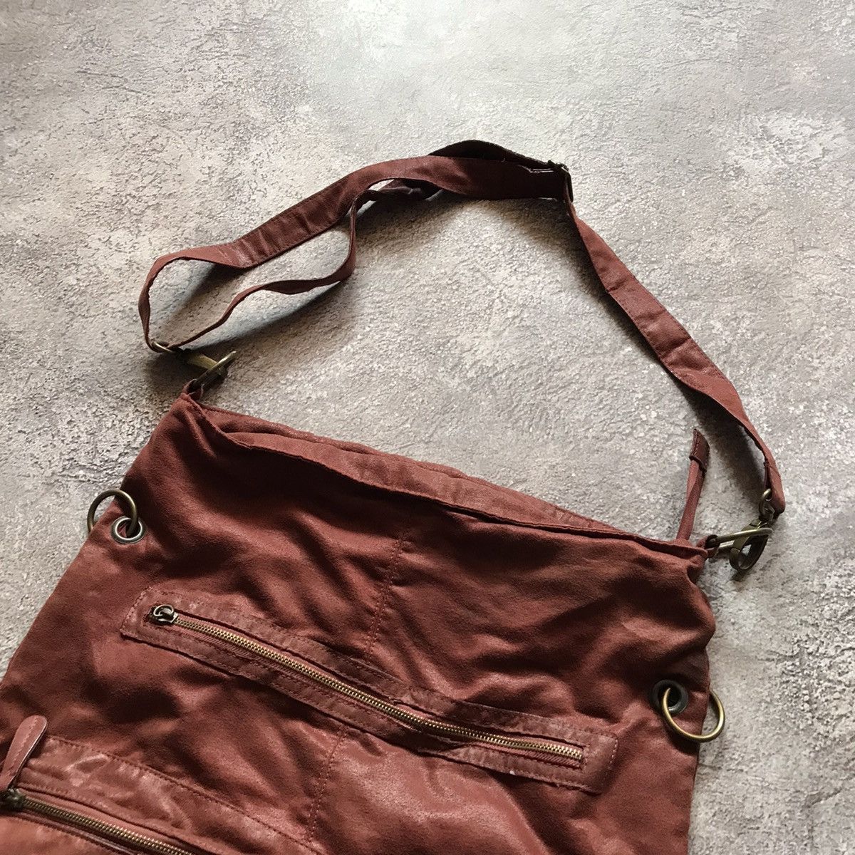 Vintage Vintage 90s Crossbody Bag Distressed Burgundy Y2K Streetwear Size ONE SIZE - 5 Thumbnail
