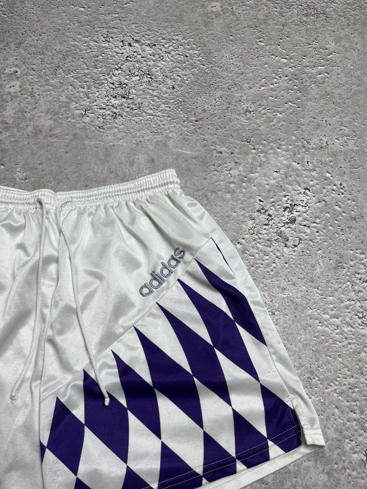 Adidas Adidas Vintage White Shiny Shorts with Purple Pattern Size US 26 / EU 42 - 4 Thumbnail