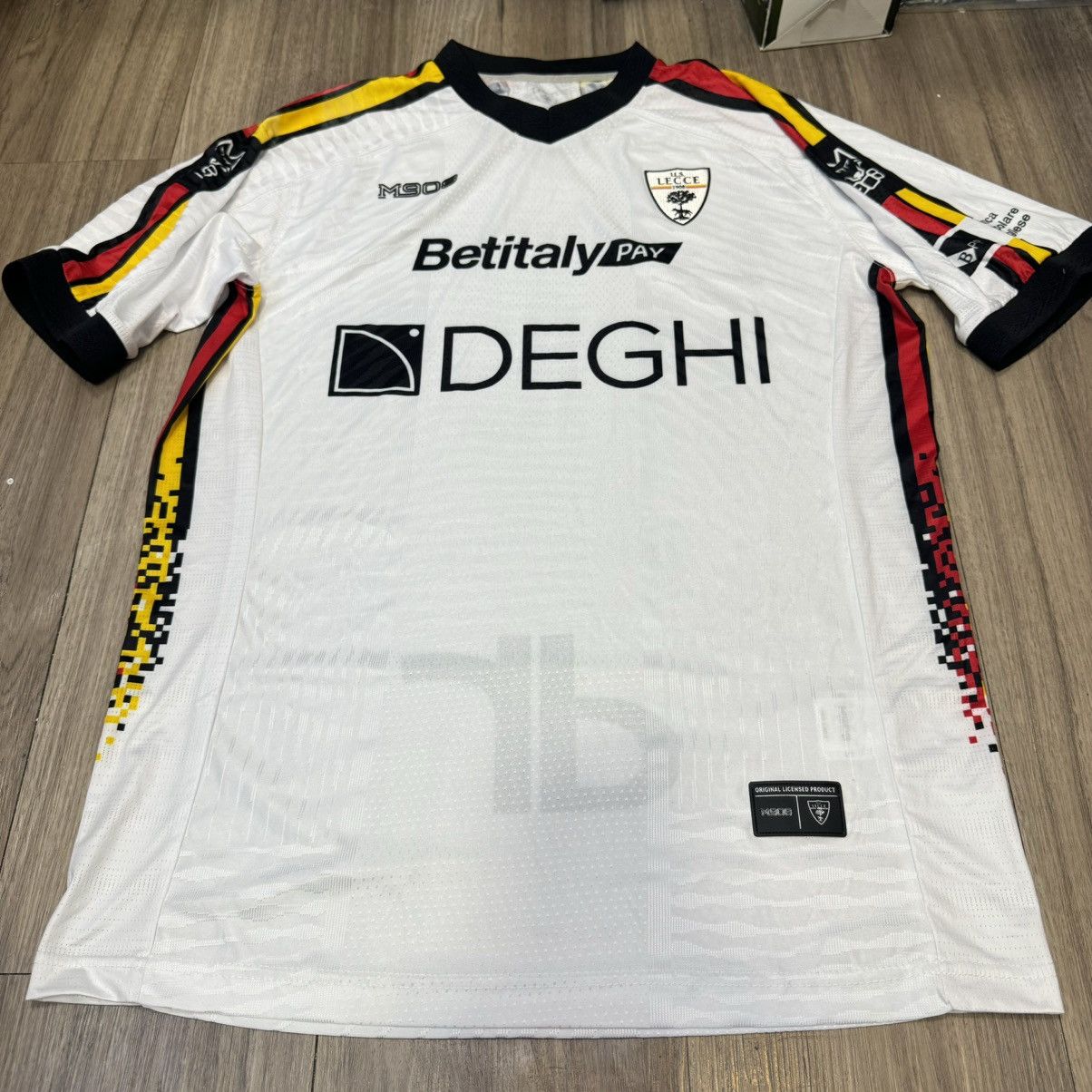 Other Lecce 24/25 away shirt Size US L / EU 52-54 / 3 - 1 Thumbnail