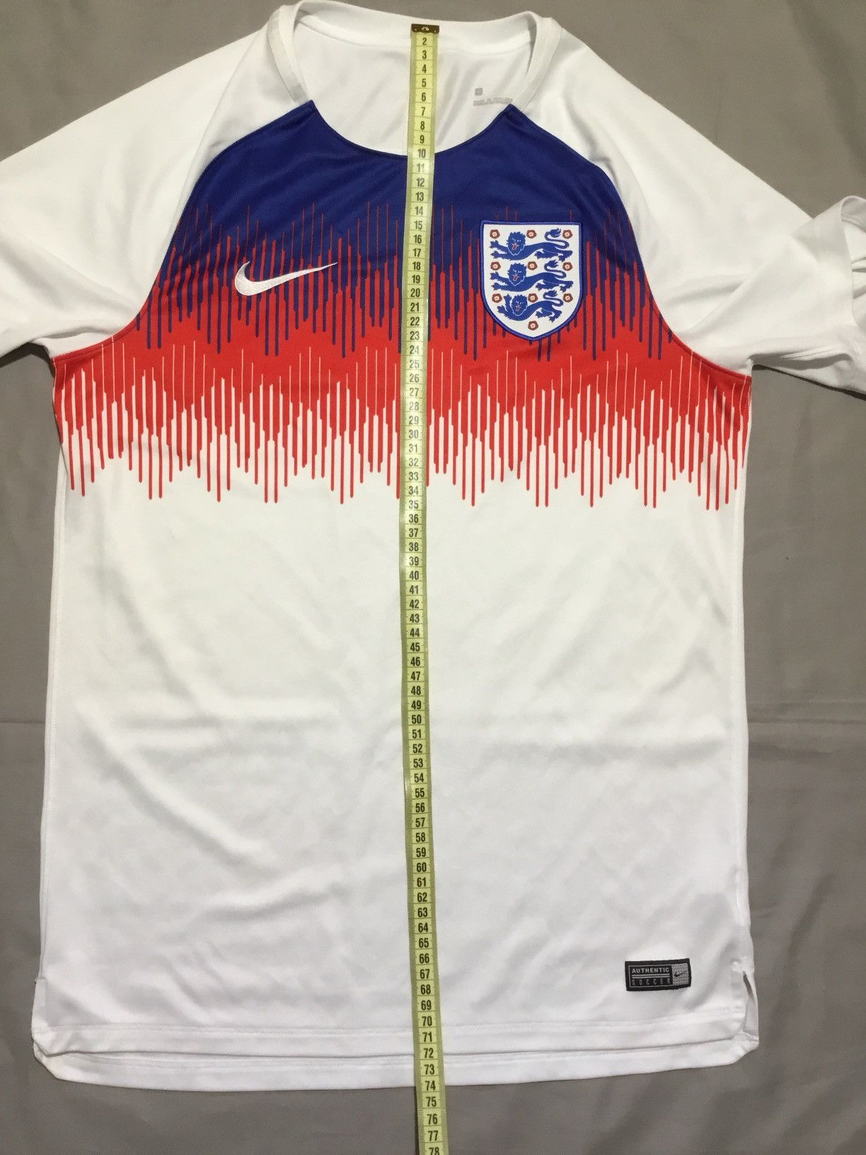 Nike ENGLAND NIKE WORLD CUP FOOTBALL SOCCER WARM UP JERSEY SIZE M Size US M / EU 48-50 / 2 - 7 Thumbnail
