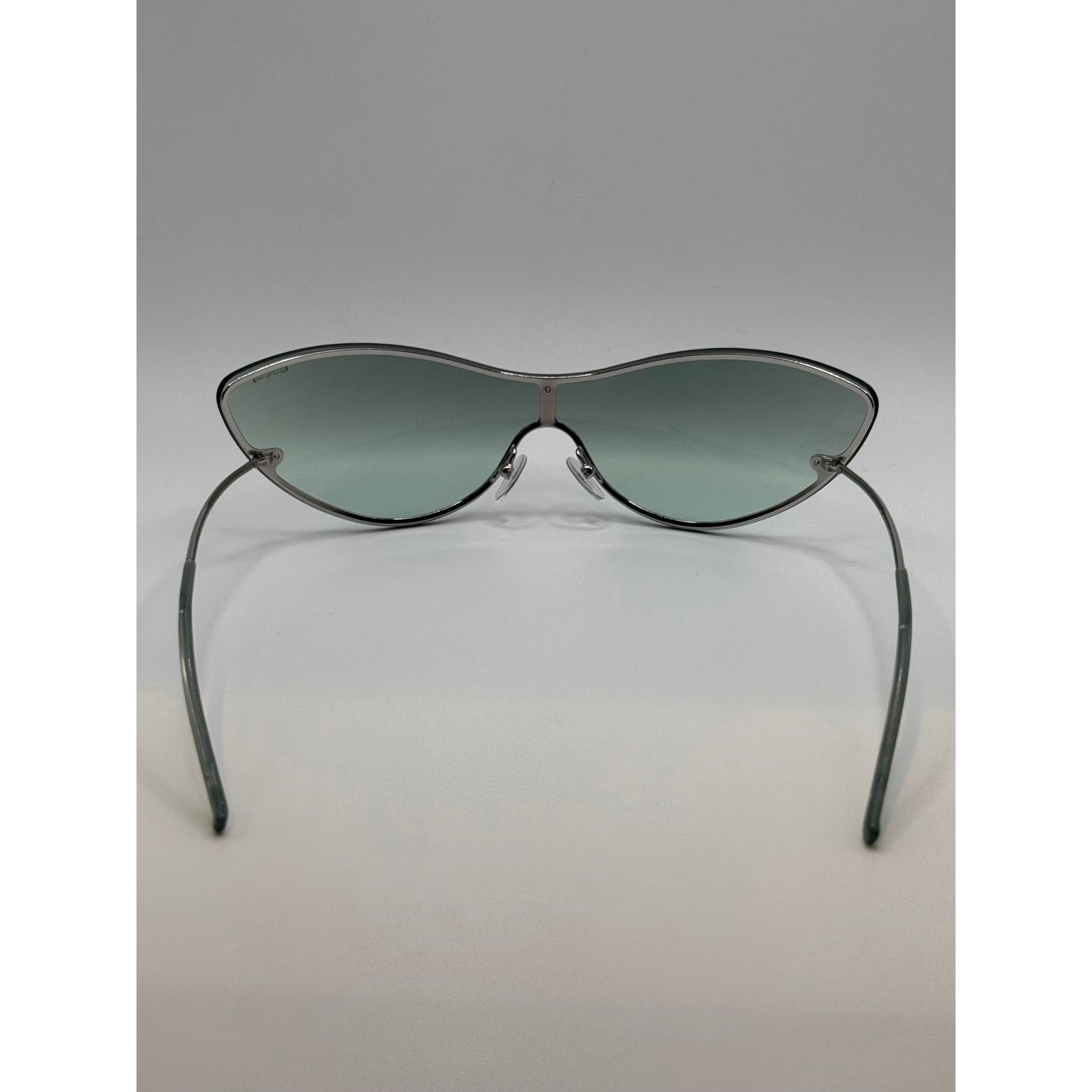Gucci 2000s Gucci by Tom Ford iconic cat-eye sunglasses Size ONE SIZE - 6 Thumbnail