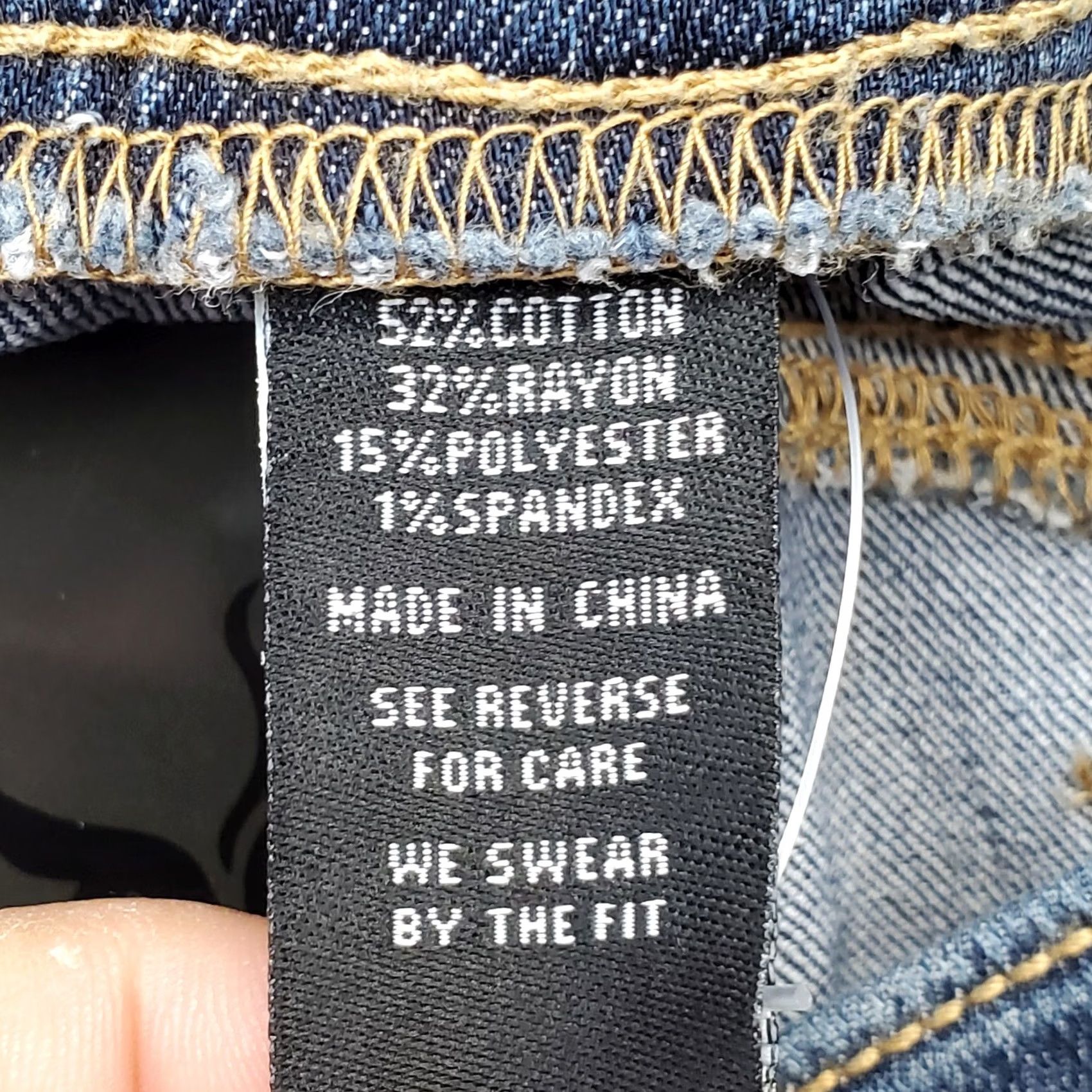 Torrid Torrid Bermuda Shorts Womens 0 Blue Denim Faded Stretch Pockets Inseam 10" Vintage: N/A Size 25" / US 0 / IT 36 - 7 Thumbnail