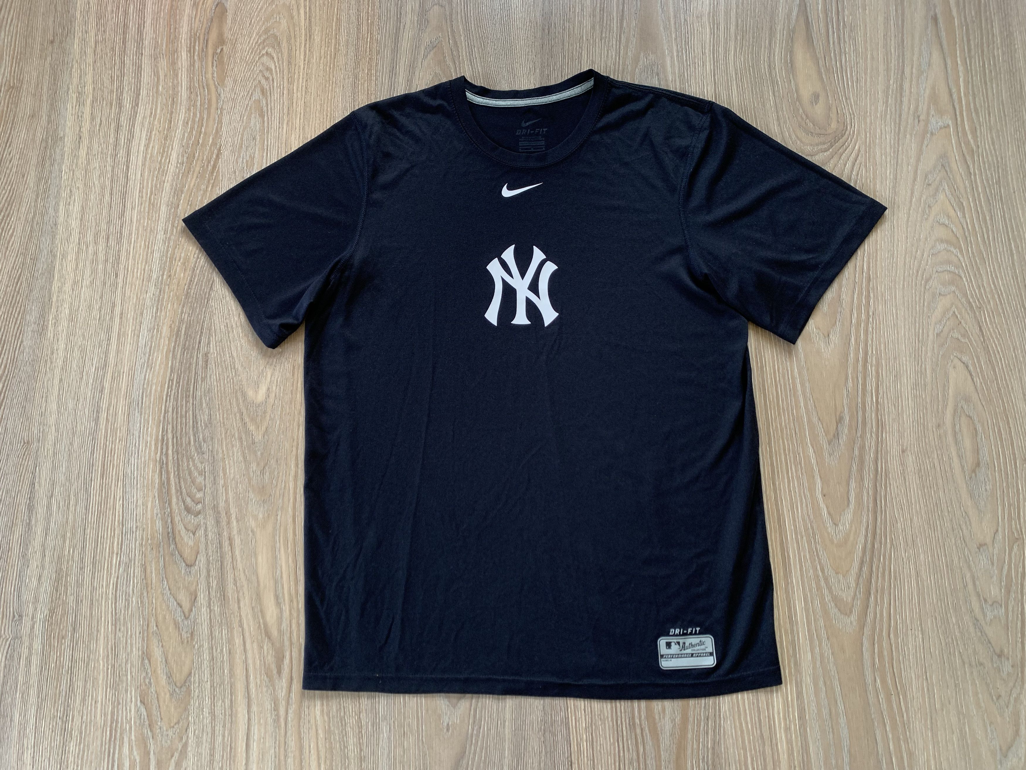 MLB × New York Yankees × Nike Nike New York Yankees Big Logo Black T Shirt 2022 Size US M / EU 48-50 / 2 - 2 Thumbnail