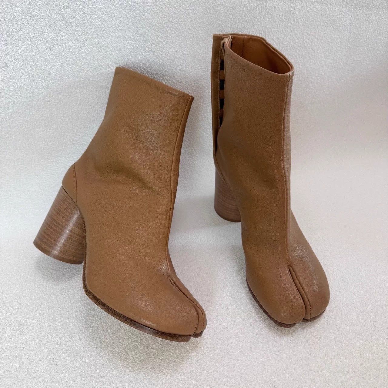 Maison Margiela Brand new, size 36! Maison Margiela Tabi split-toe boots Size US 6 / IT 36 - 2 Thumbnail