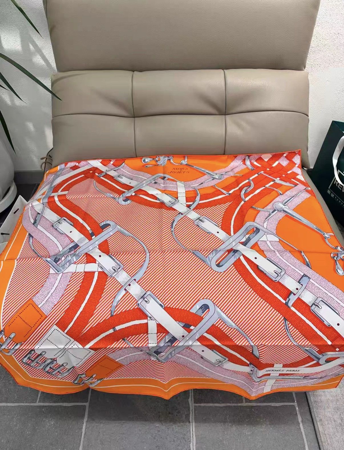 Hermes Brand new with tag Hermès silk square scarf J38 Size ONE SIZE - 2 Thumbnail