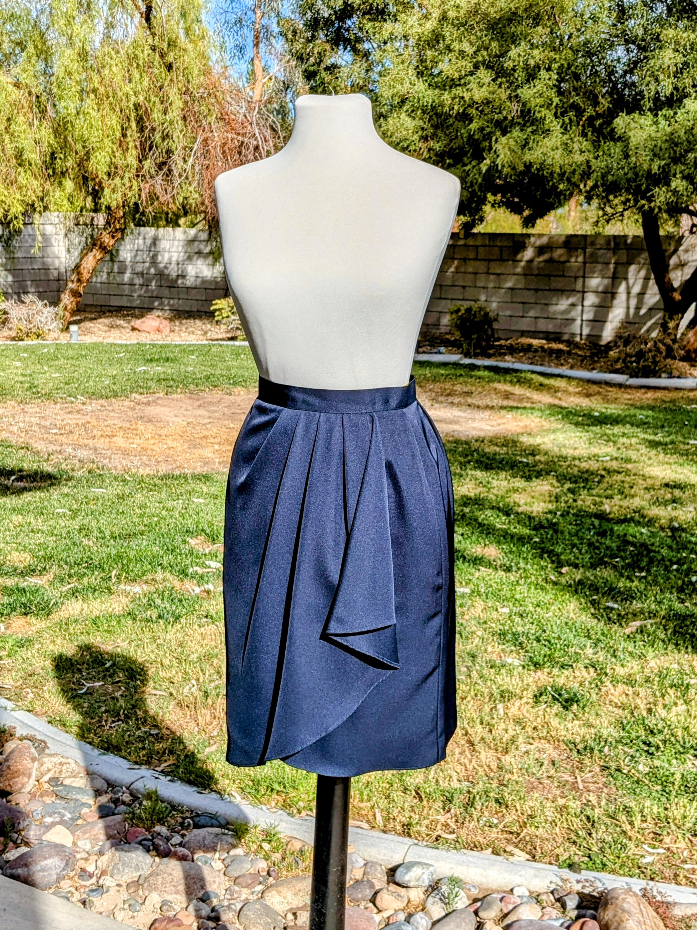 Vintage Vintage 1980s Petite Ruffled Retro A-Line Midi Skirt EUC Size 26" / US 2 / IT 38 - 1 Thumbnail