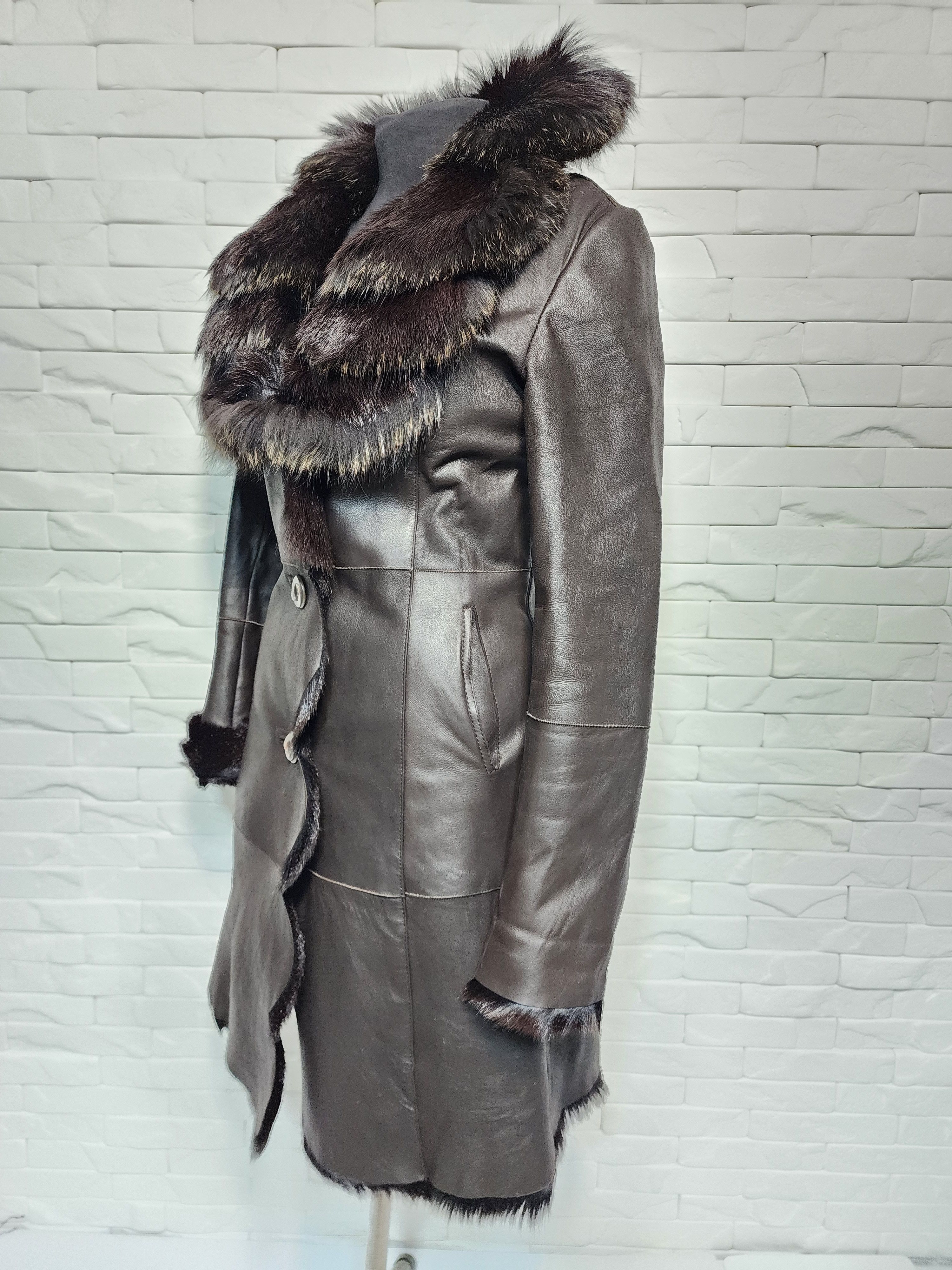 Uniqlo Women's Brown Sheepskin Coat: Genuine Fur Collar Size M / US 6-8 / IT 42-44 - 3 Thumbnail