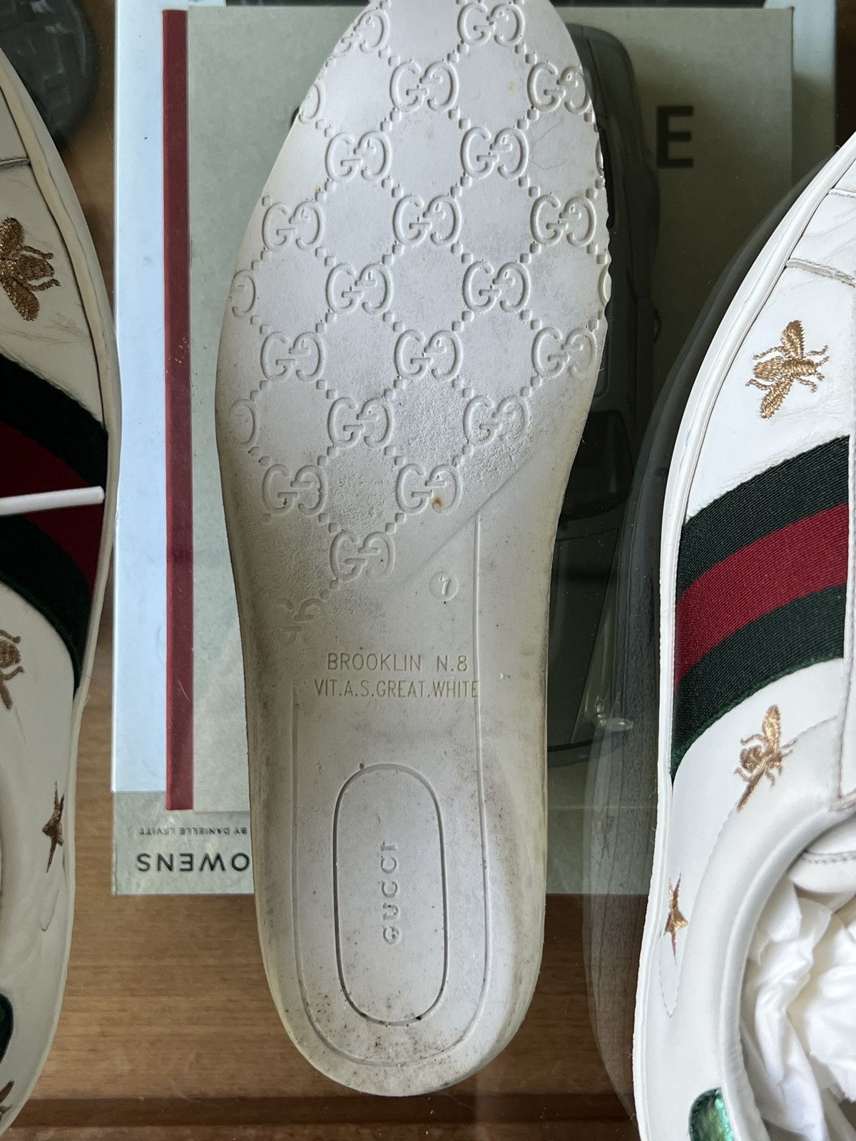 Gucci Gucci - Ace Low Top Sneaker (Embroidered Bee) Size US 8 / EU 41 - 12 Thumbnail
