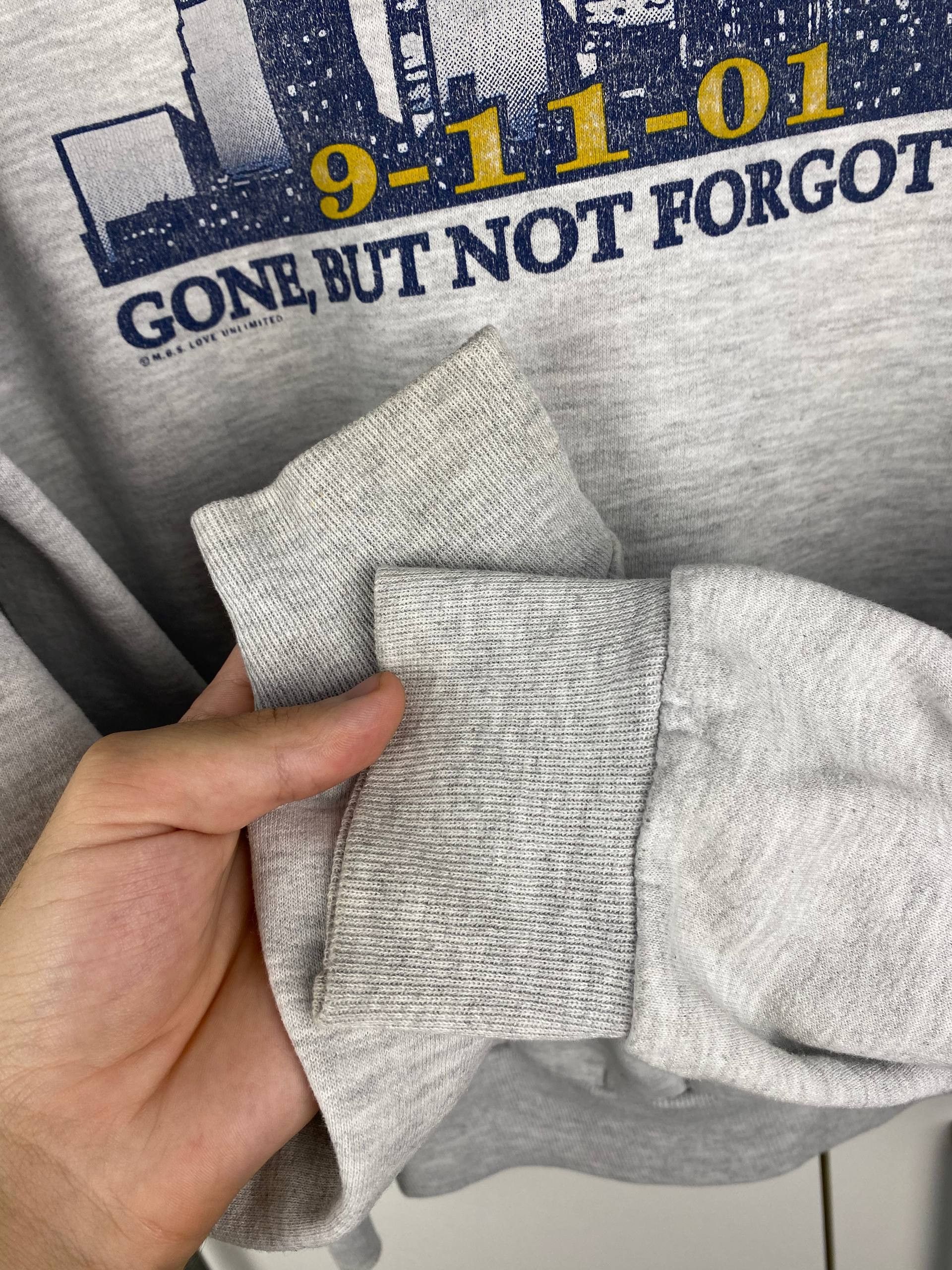 Jerzees Vintage Gone But Not Forgotten 9/11 2001 Memorium Sweatshirt Size US L / EU 52-54 / 3 - 9 Thumbnail